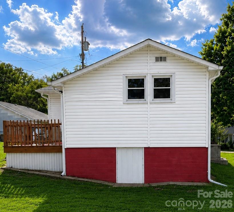 900 Alma Avenue Property Photo 4