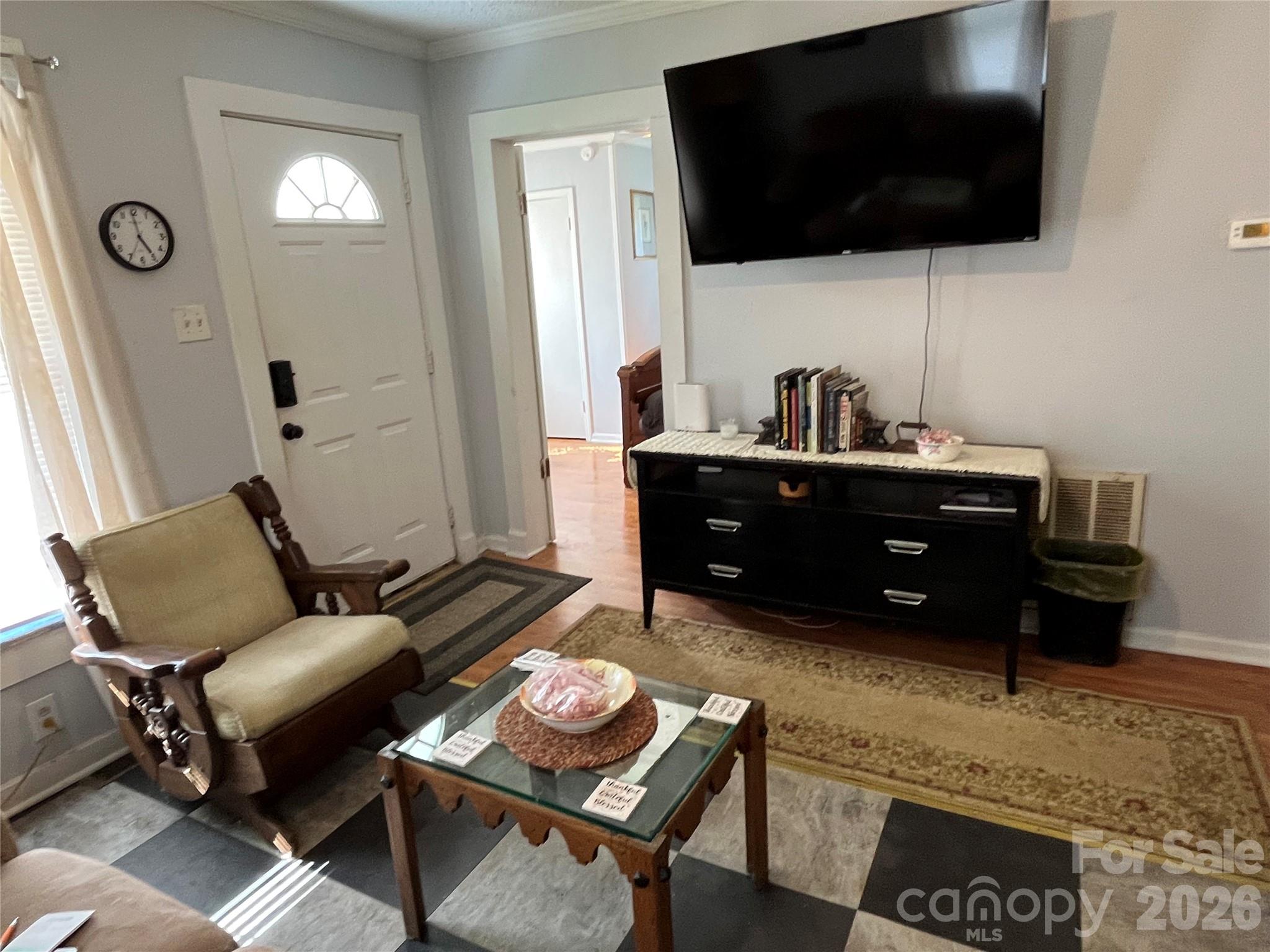 900 Alma Avenue Property Photo 6