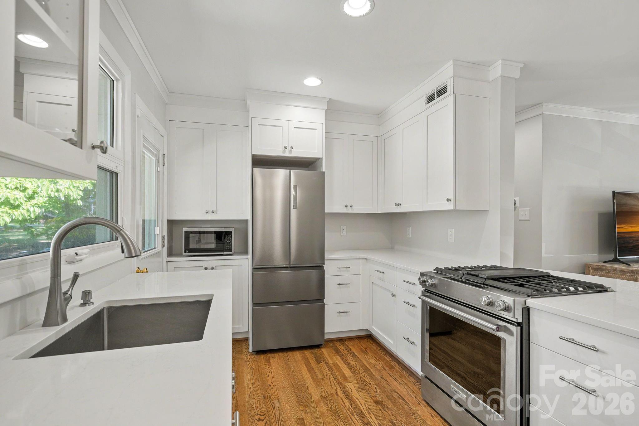 4703 Woodlark Lane Property Photo 9