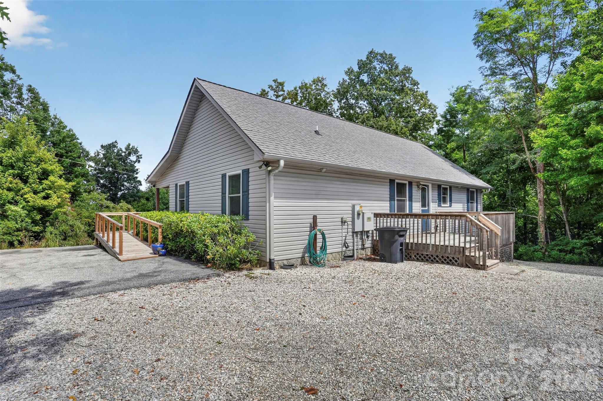 44 Autumn View Drive Property Photo 1