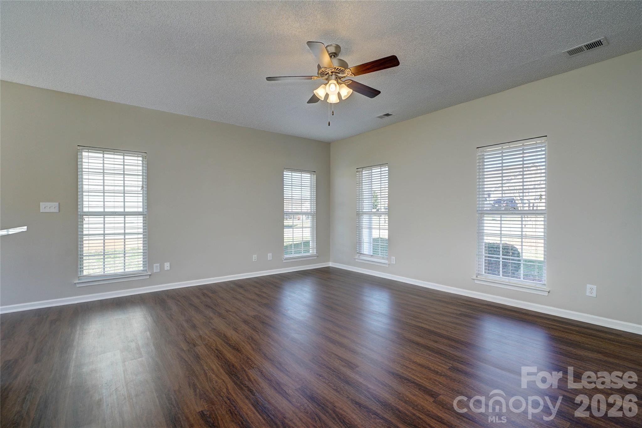 2034 Wexford Way Property Photo 5