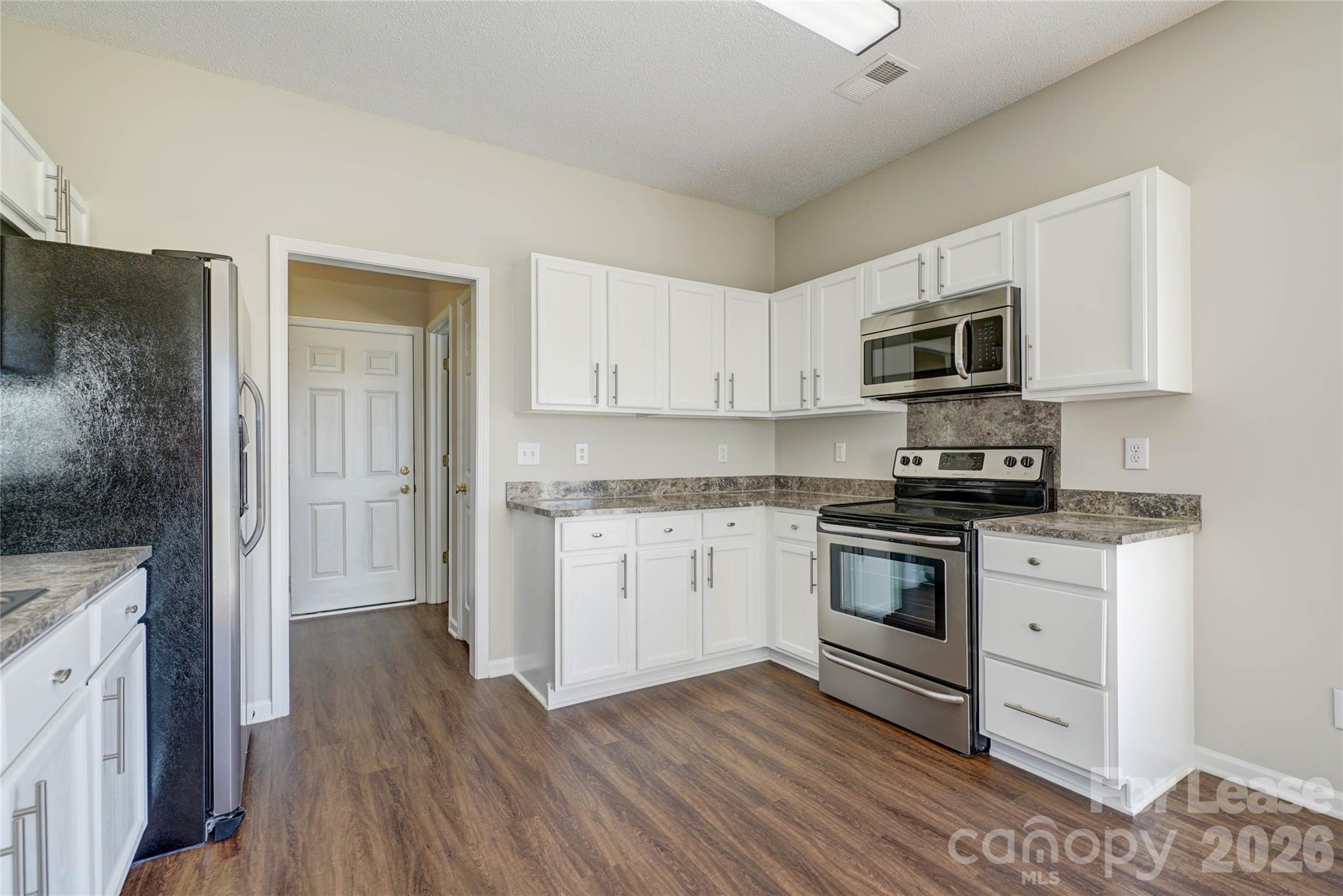 2034 Wexford Way Property Photo 7