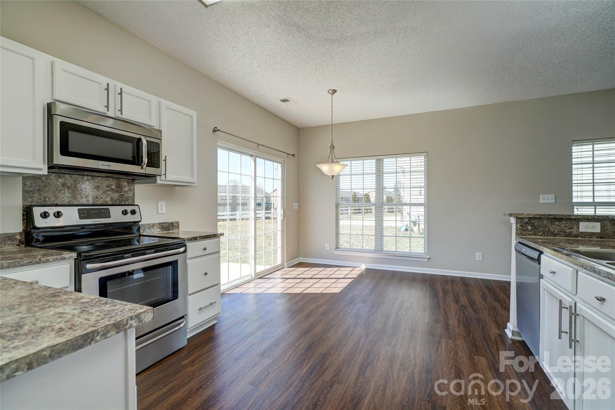 2034 Wexford Way Property Photo 9