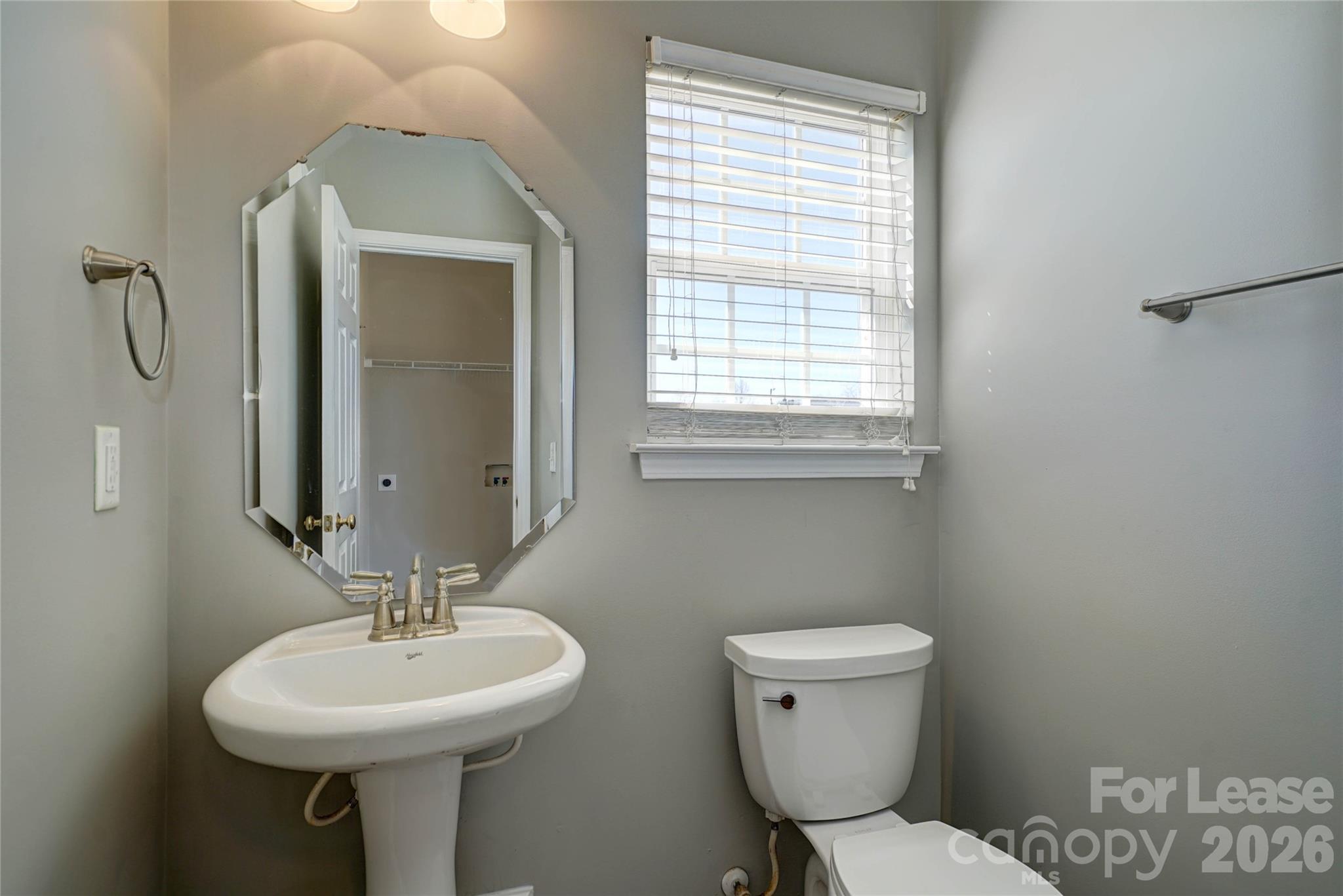2034 Wexford Way Property Photo 13