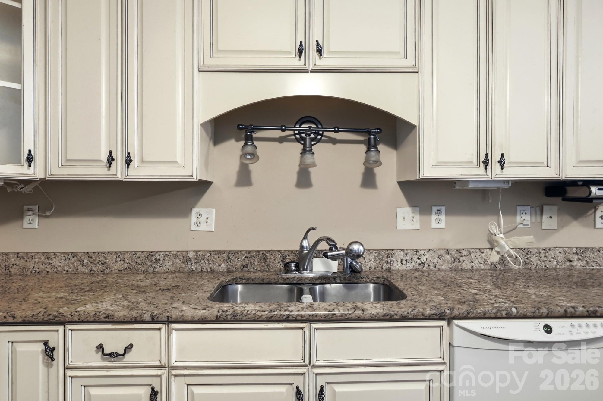 3321 Chilham Place Property Photo 12