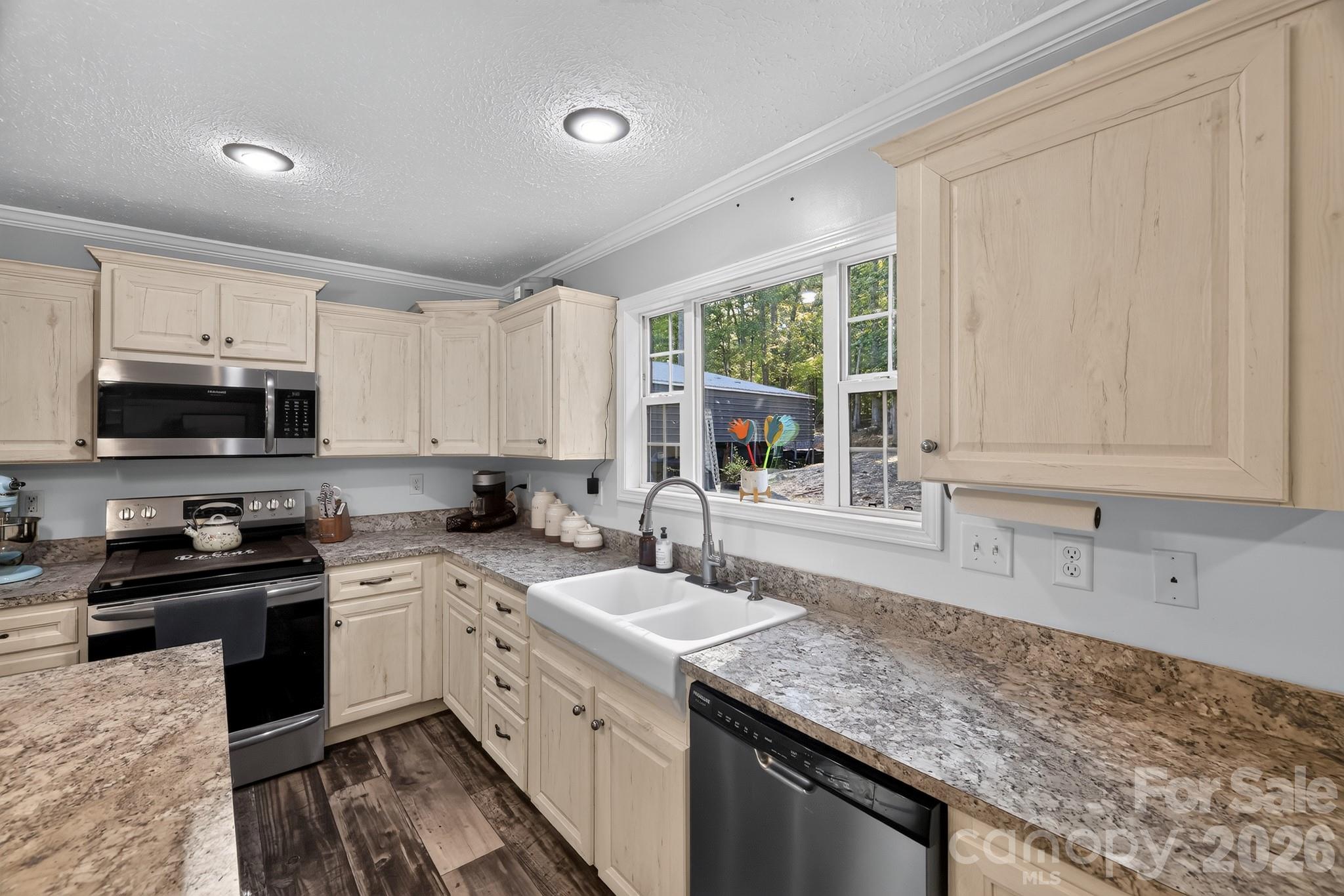 140 Fernwood Court Property Photo 11