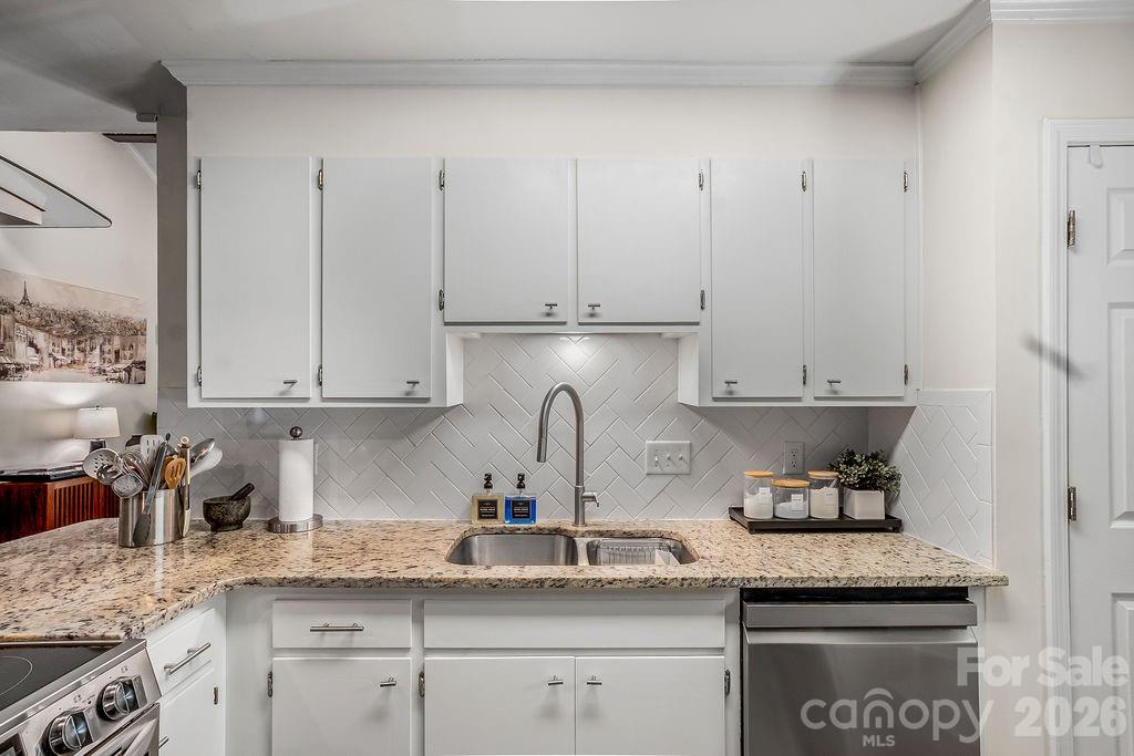309 Treeline Drive Property Photo 8