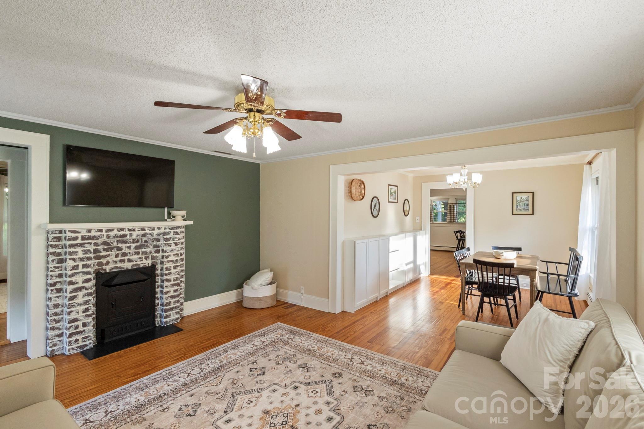 1810 Central Drive Property Photo 4