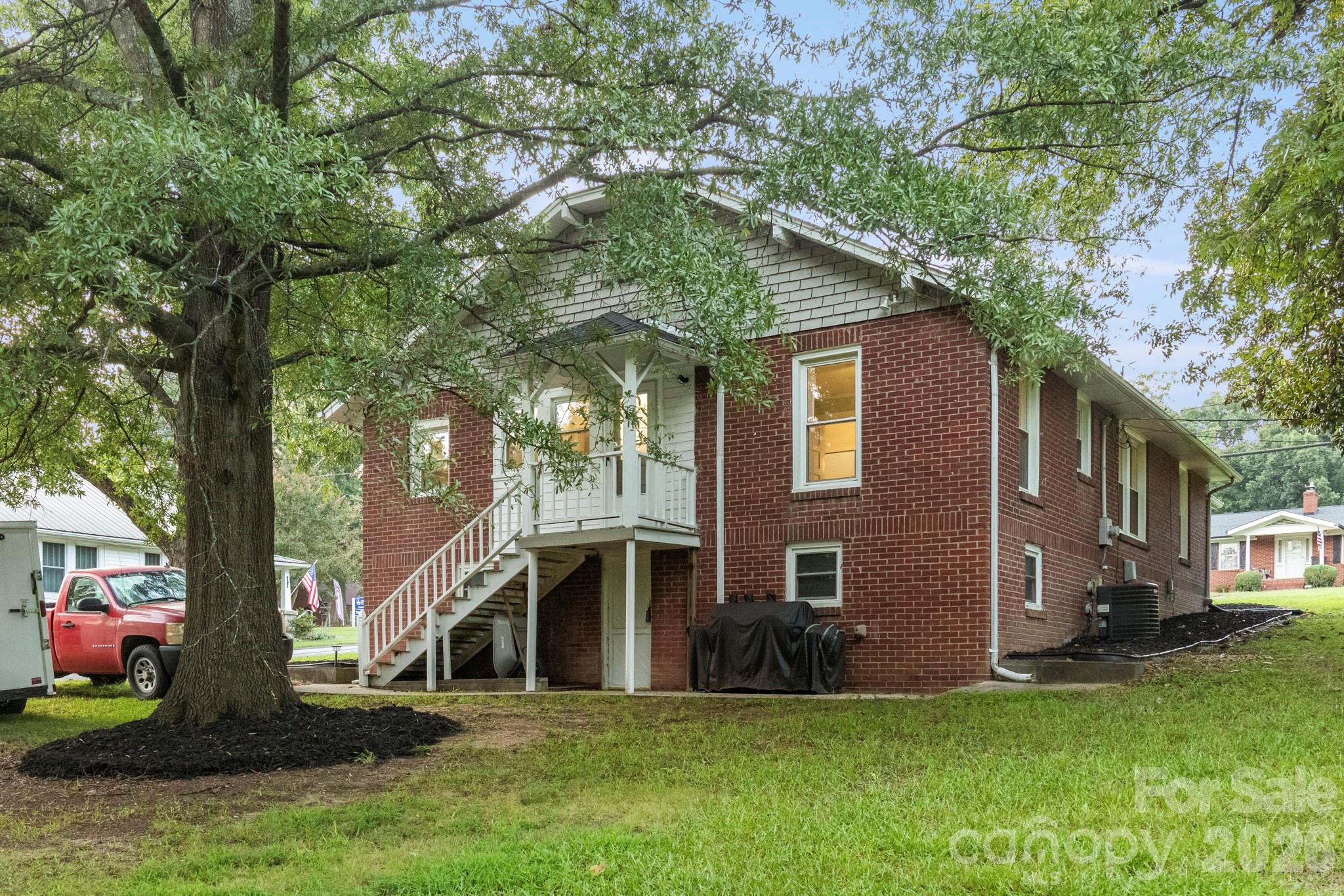1810 Central Drive Property Photo 28