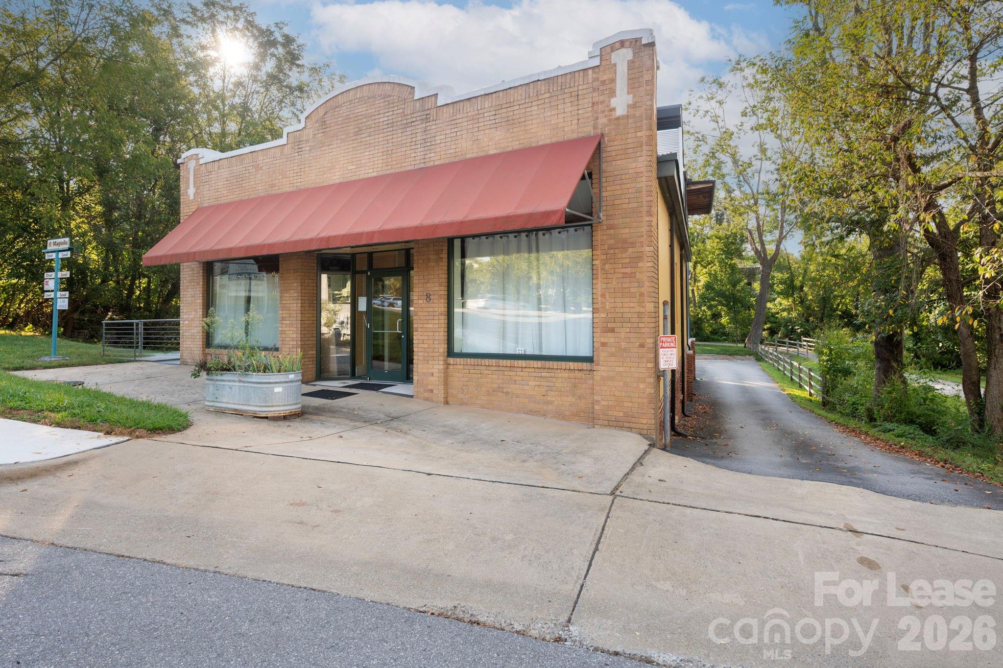8 Magnolia Avenue Property Photo 1