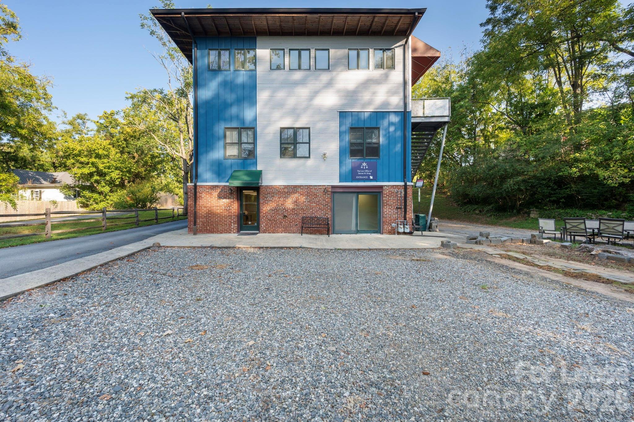 8 Magnolia Avenue Property Photo 2