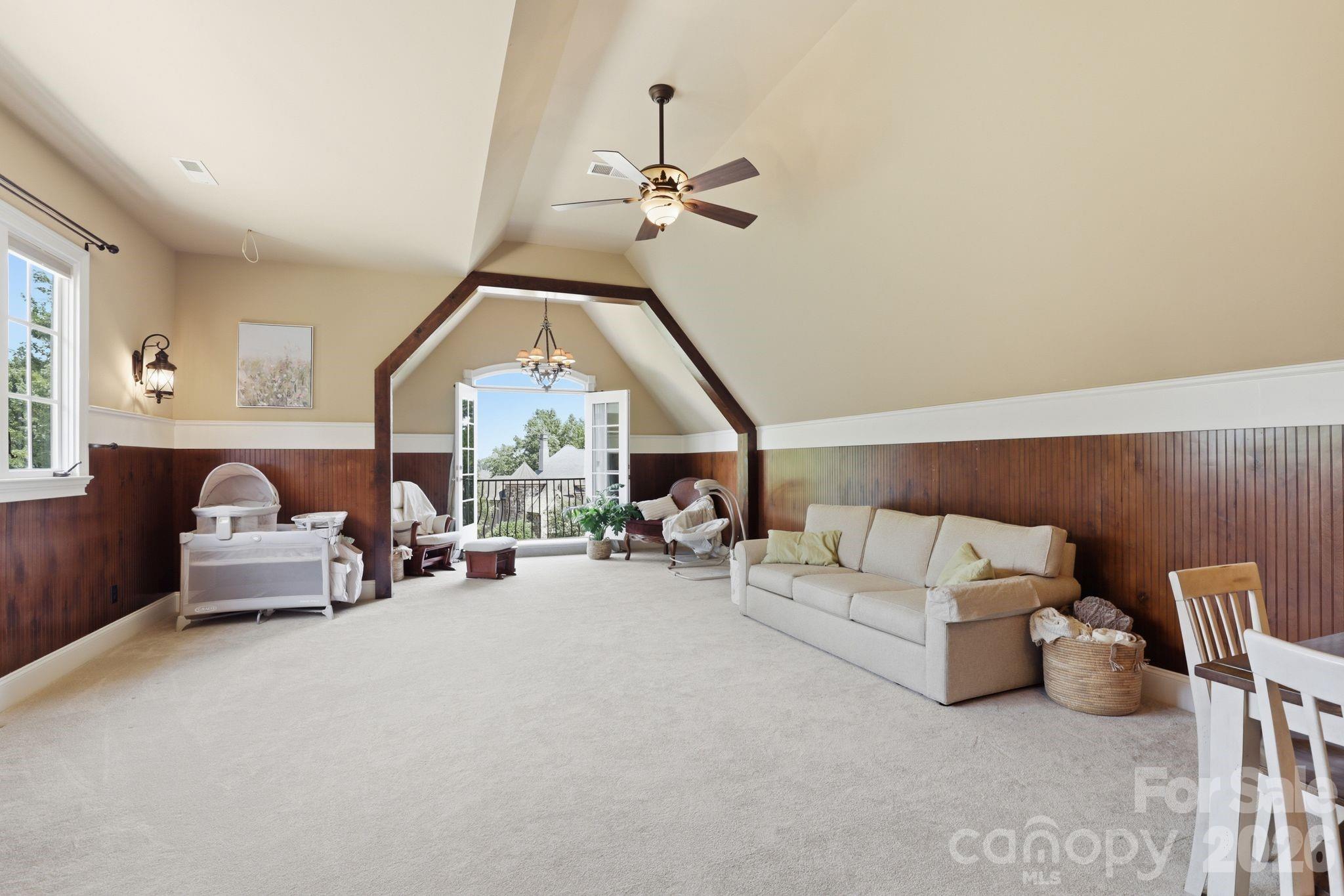161 Cape Cod Way Property Photo 4