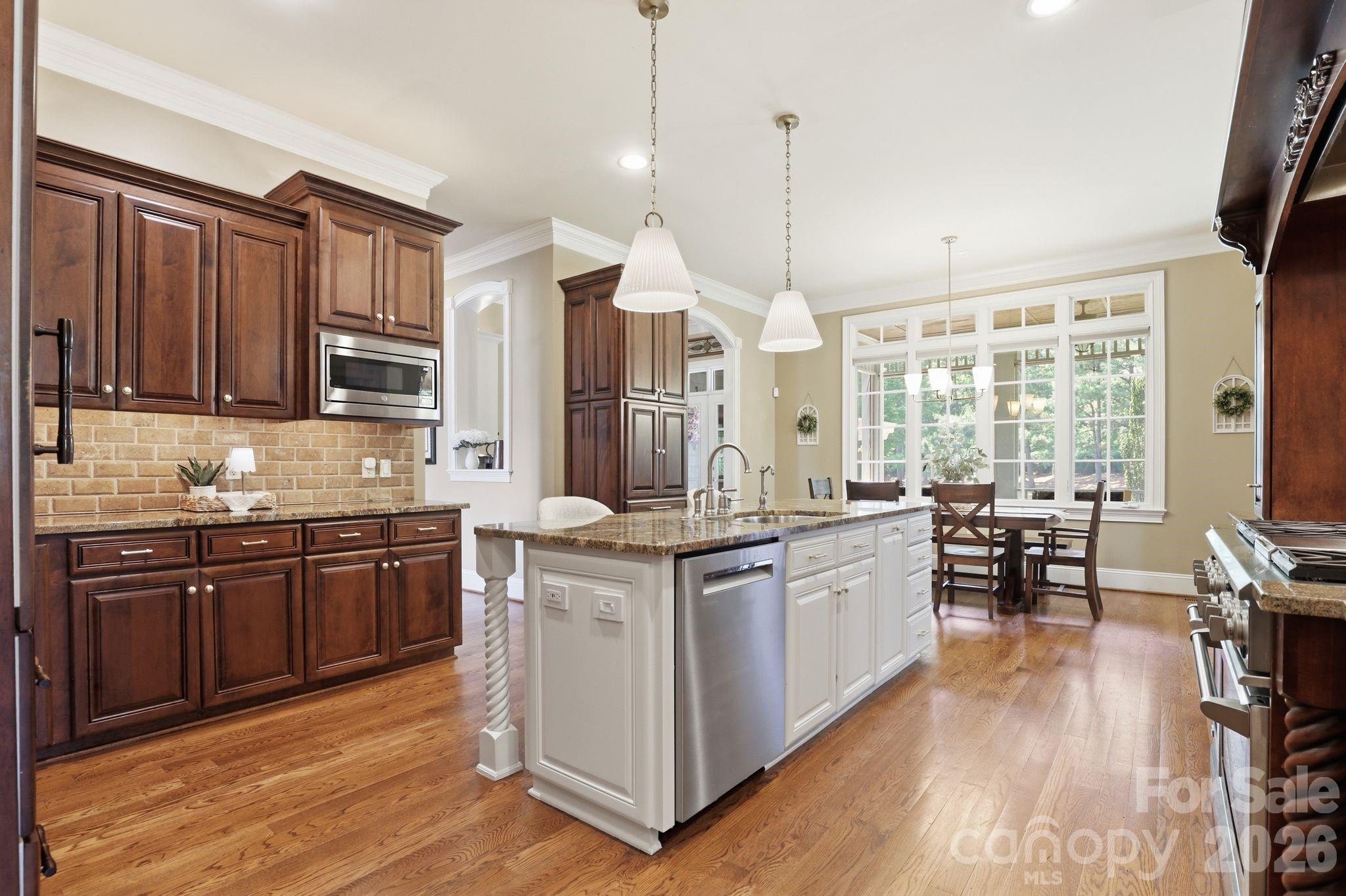 161 Cape Cod Way Property Photo 7