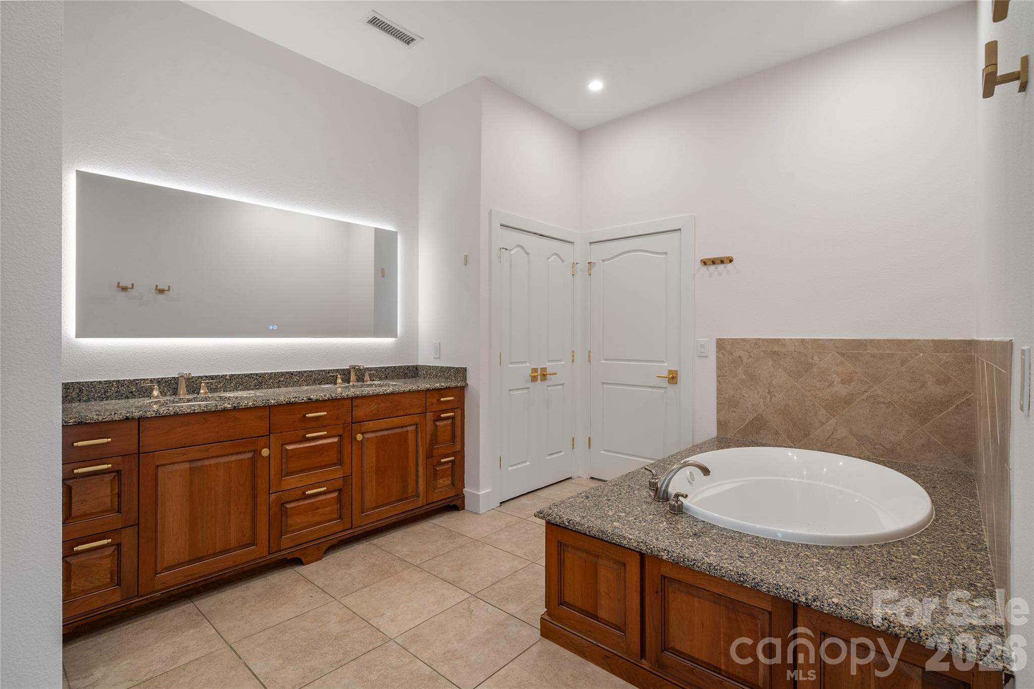 4 Chimney Crest Drive J Property Photo 23