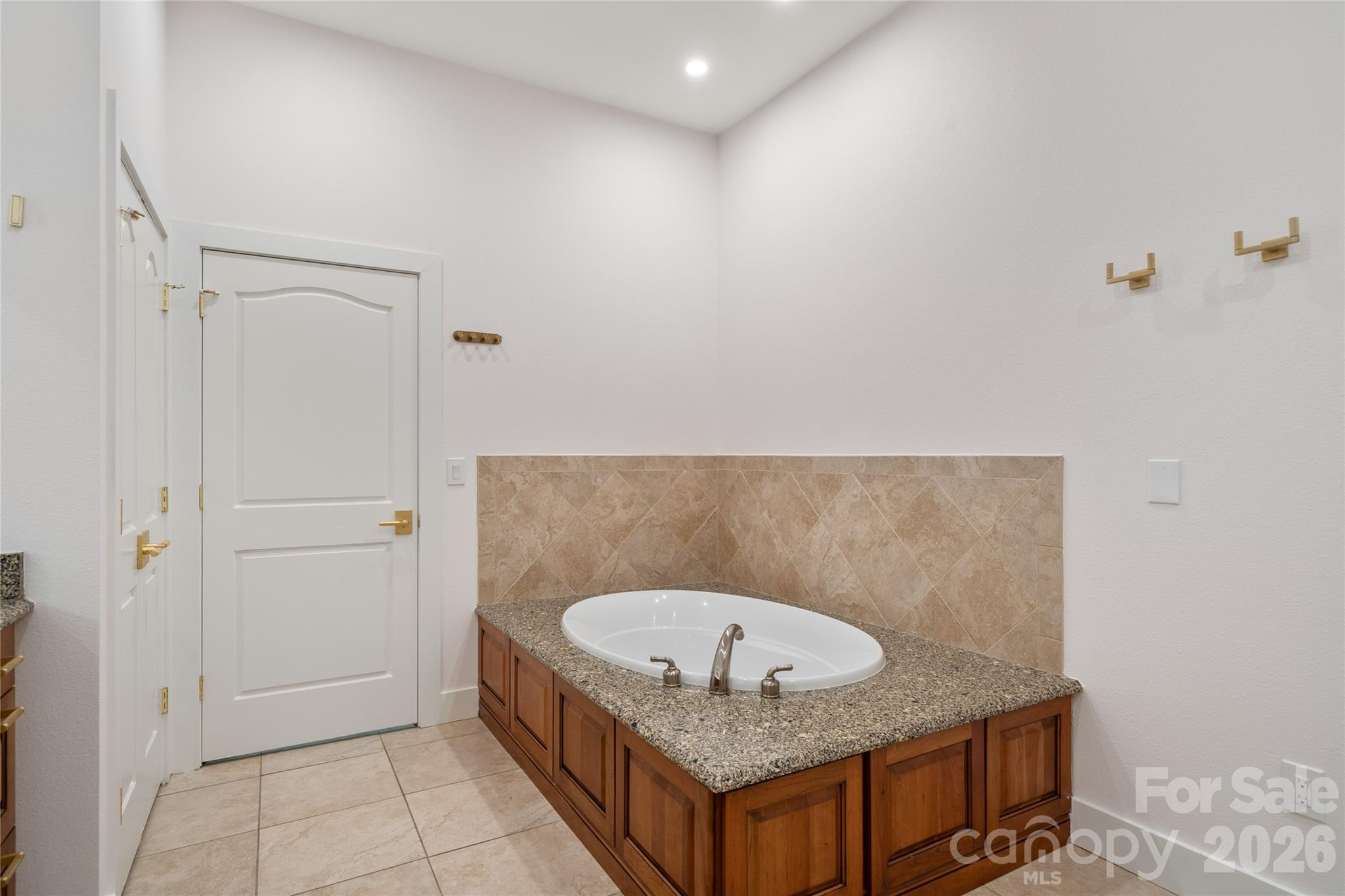 4 Chimney Crest Drive J Property Photo 26