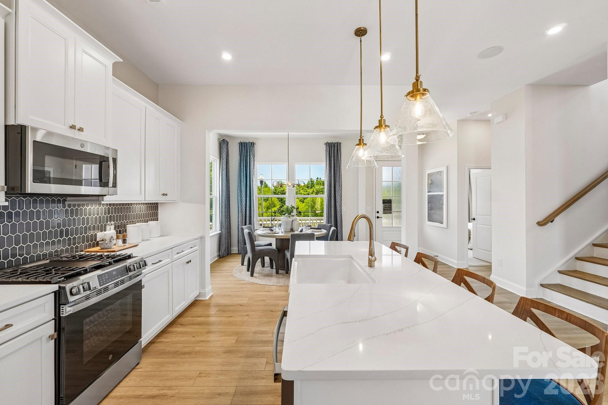 6101 Daisy Dale Drive Property Photo 15