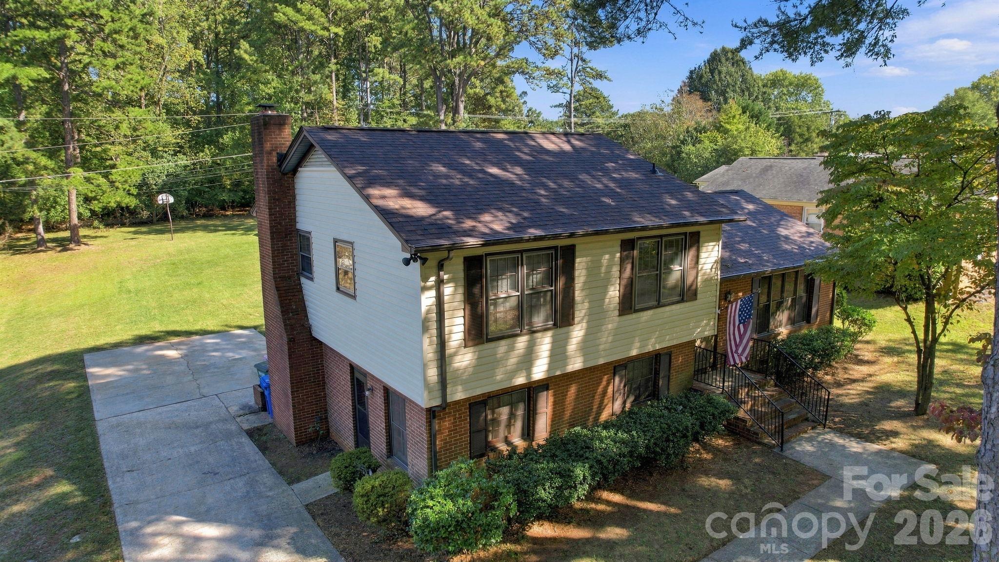 13519 Four Oaks Lane Property Photo 2