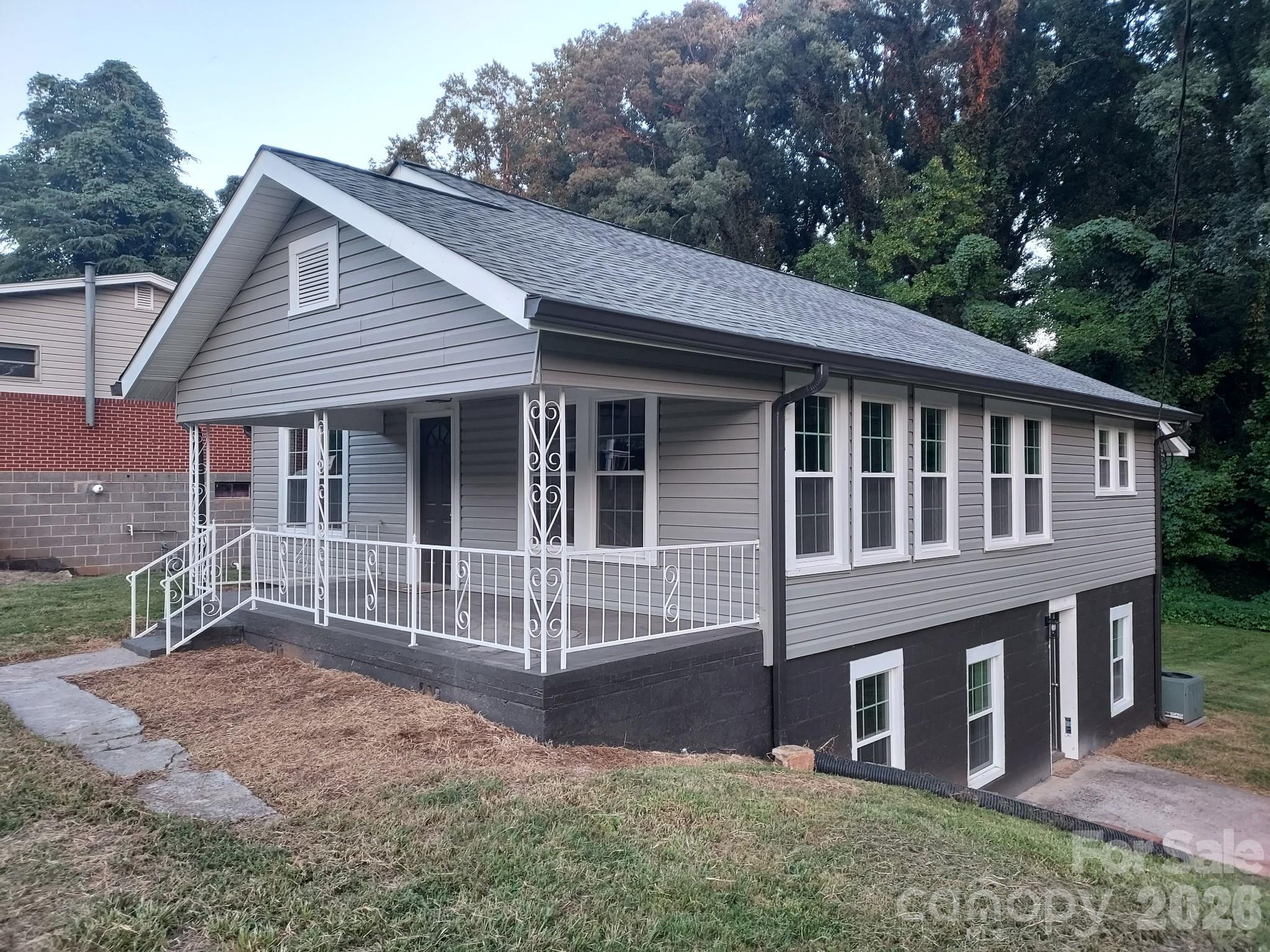 2115 Newton Drive Property Photo 3