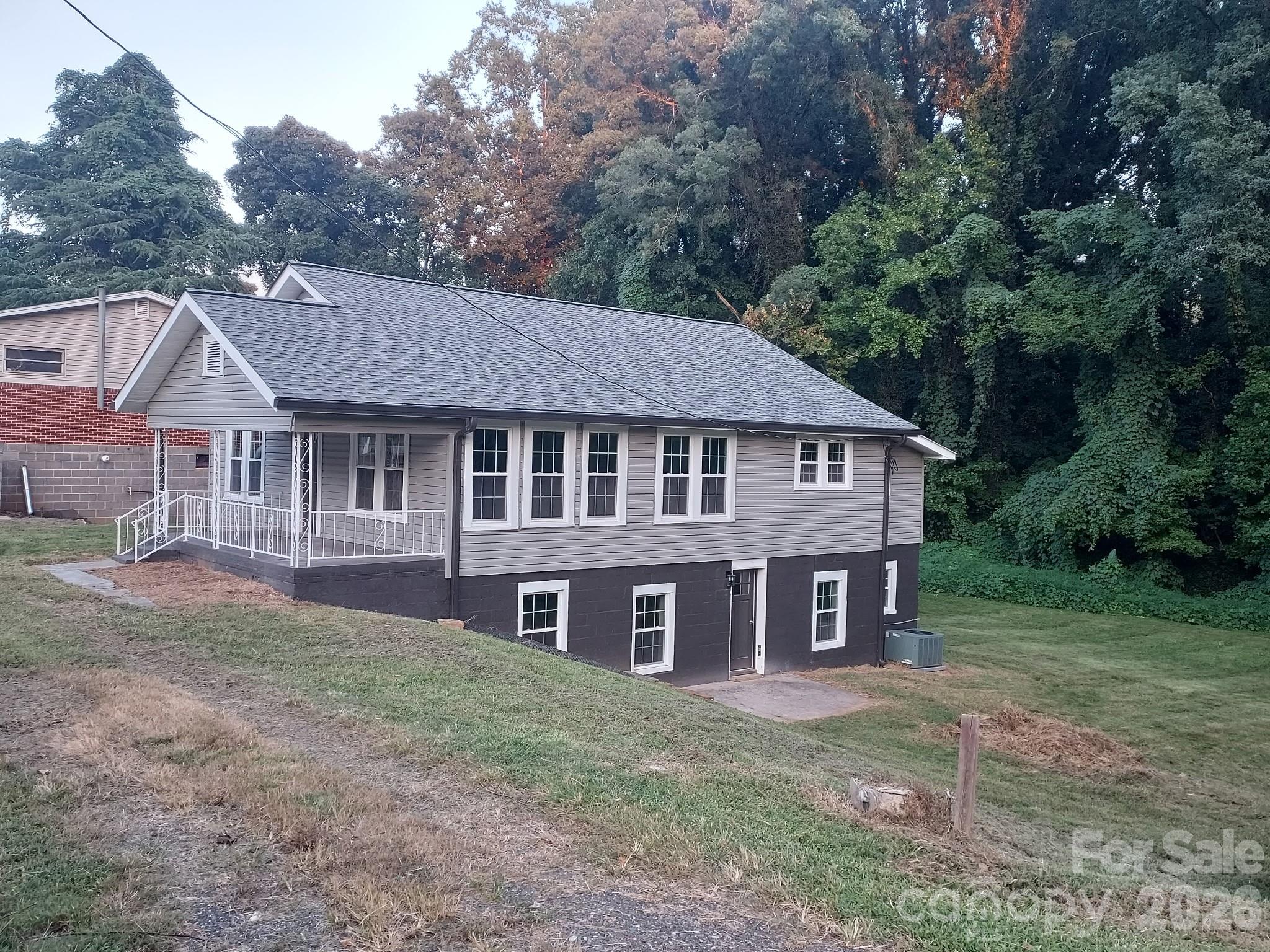 2115 Newton Drive Property Photo 4