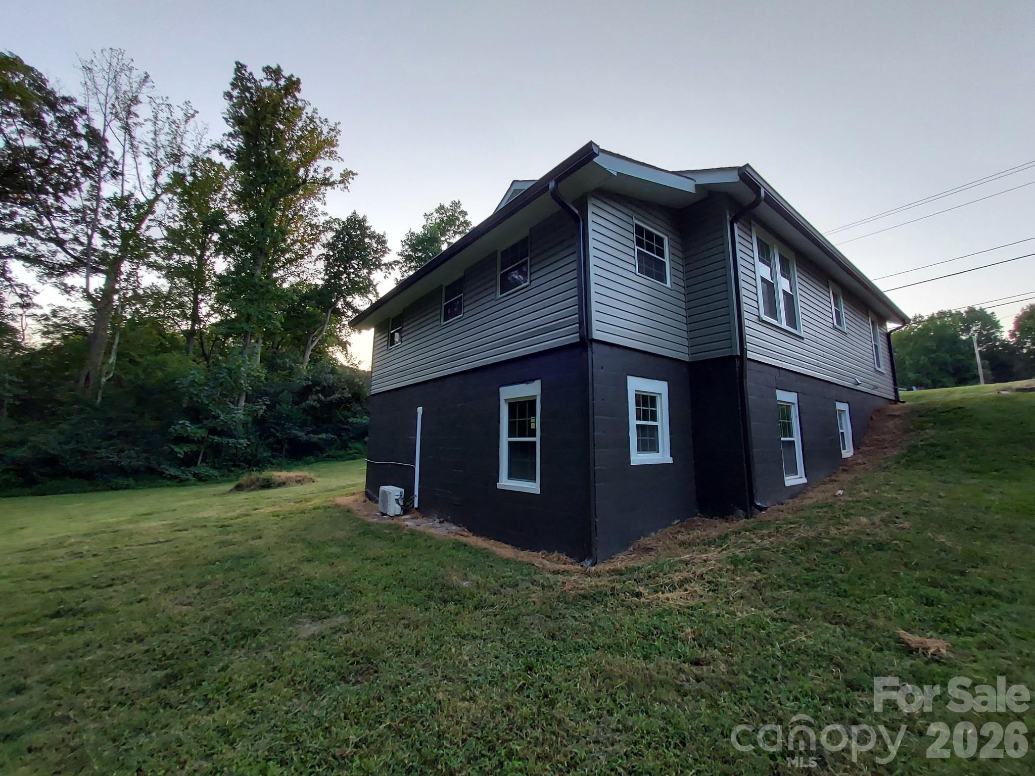2115 Newton Drive Property Photo 5