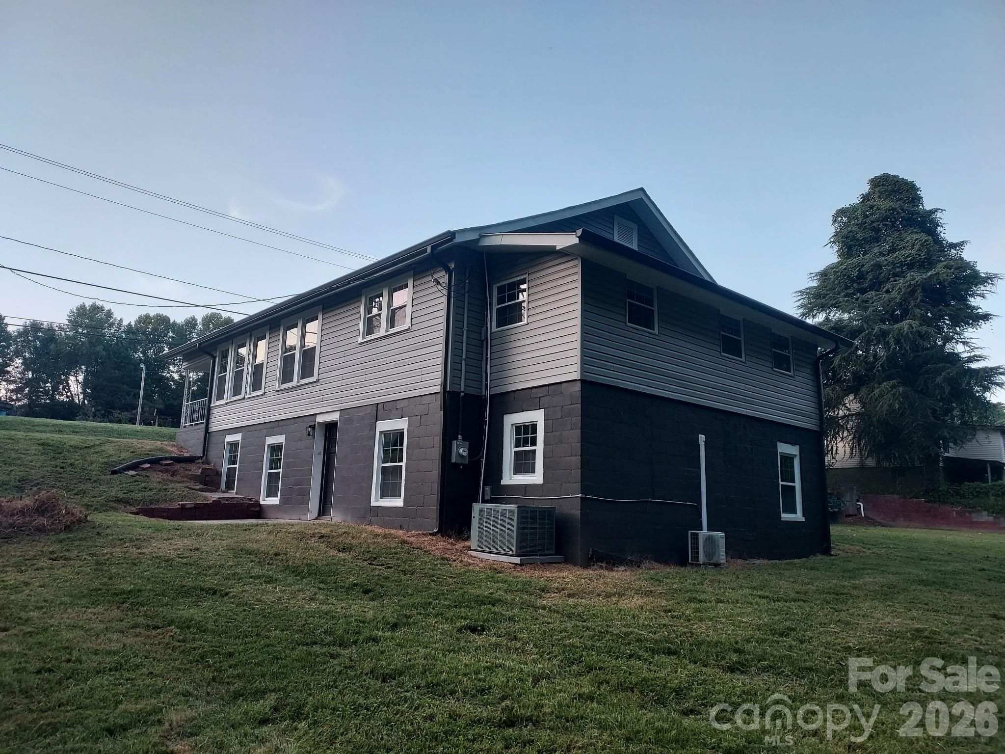 2115 Newton Drive Property Photo 6