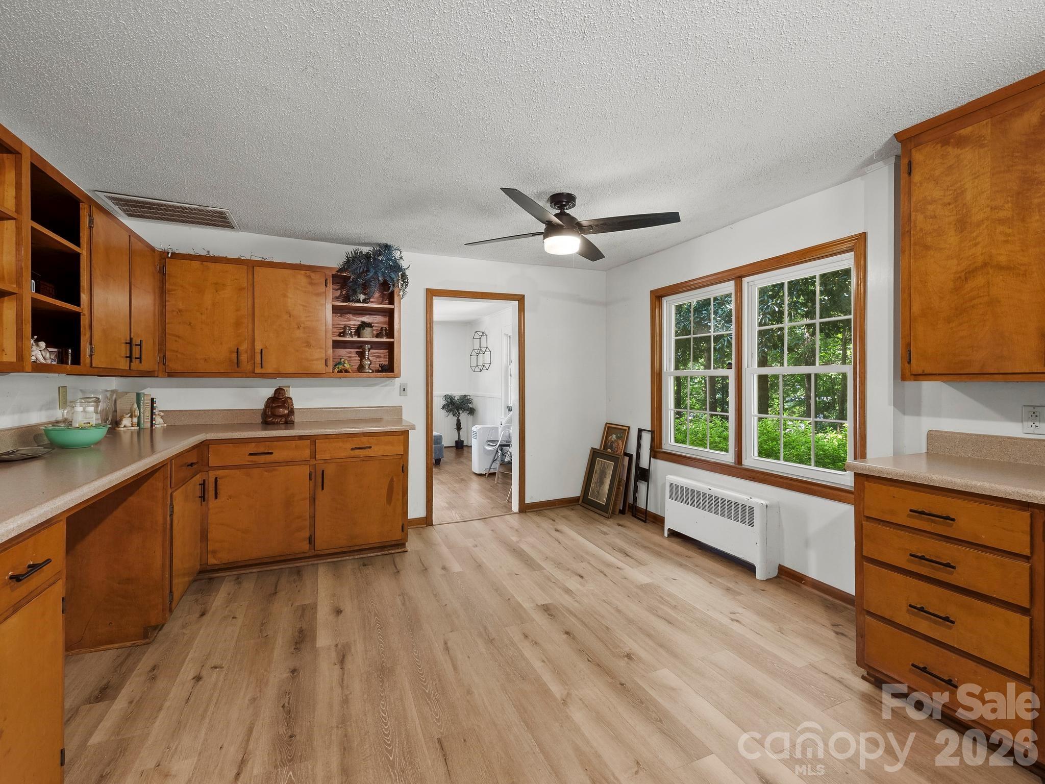 689 S Trade Street Property Photo 7