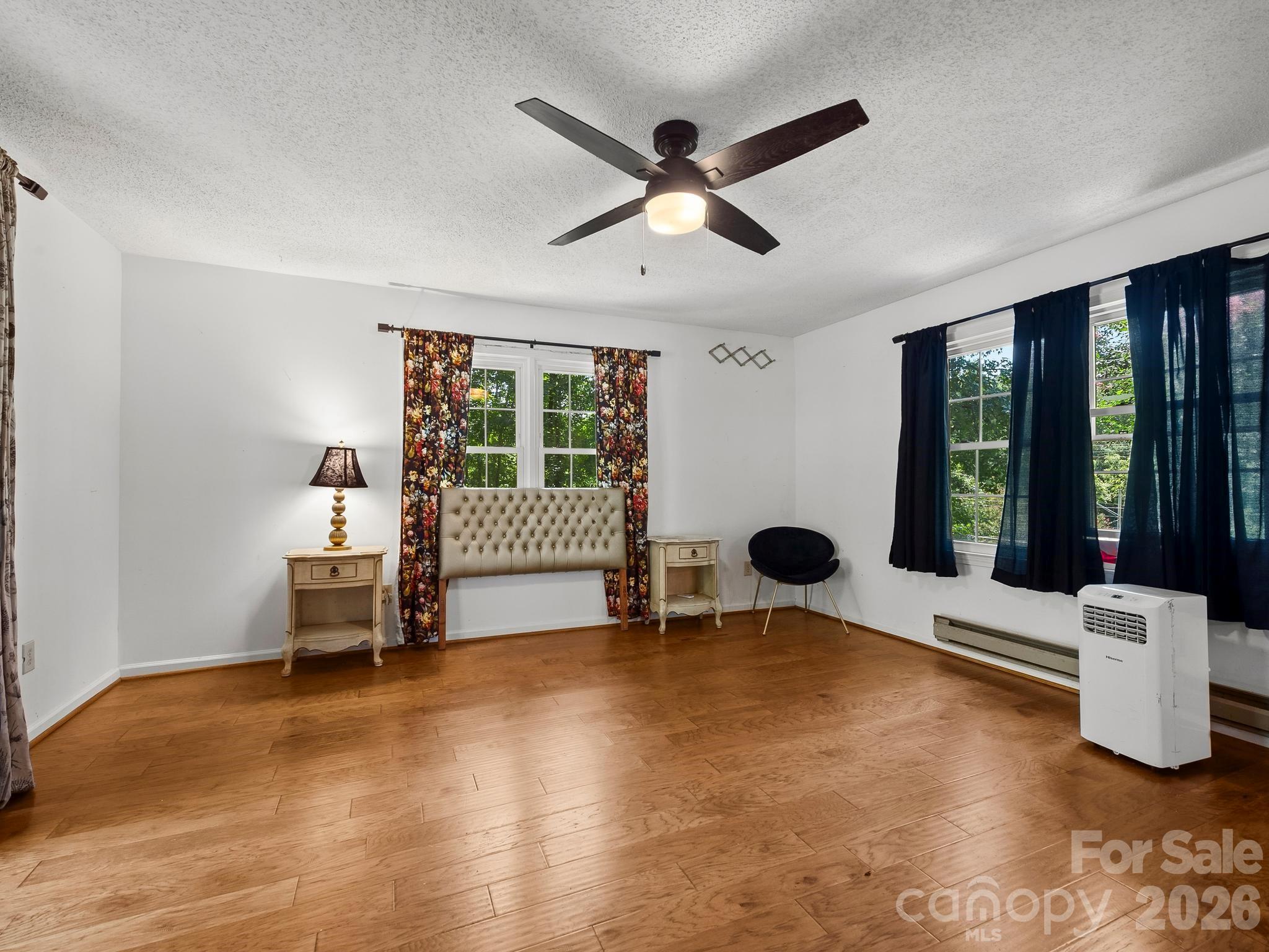 689 S Trade Street Property Photo 12