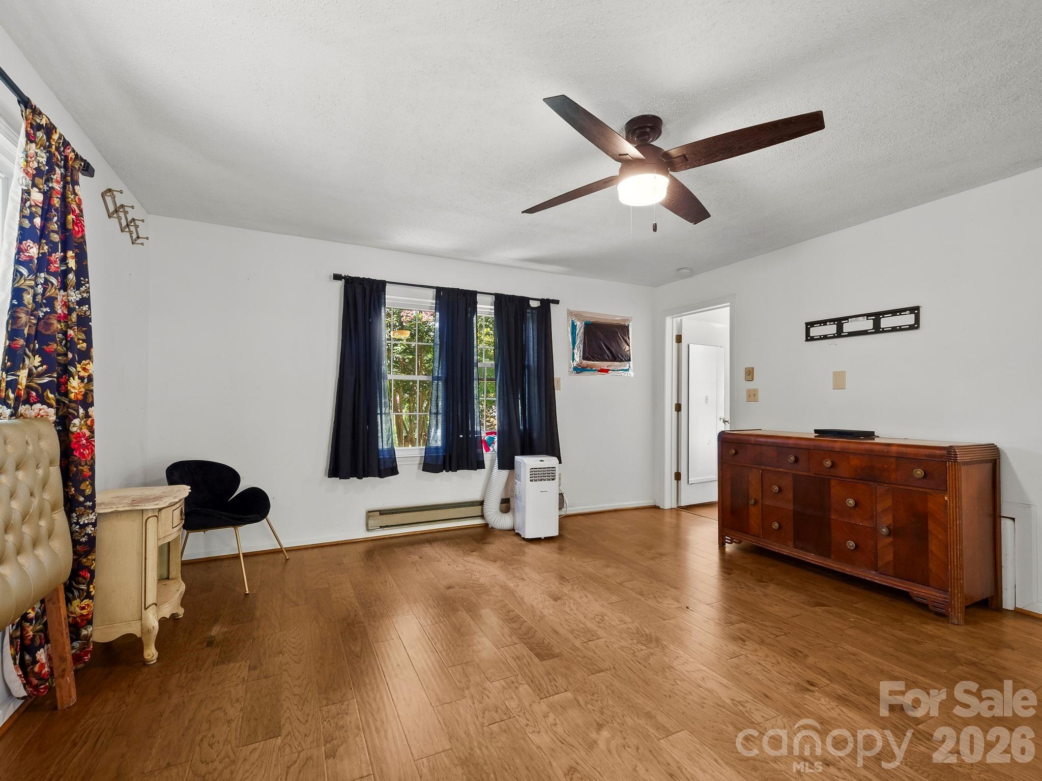 689 S Trade Street Property Photo 13
