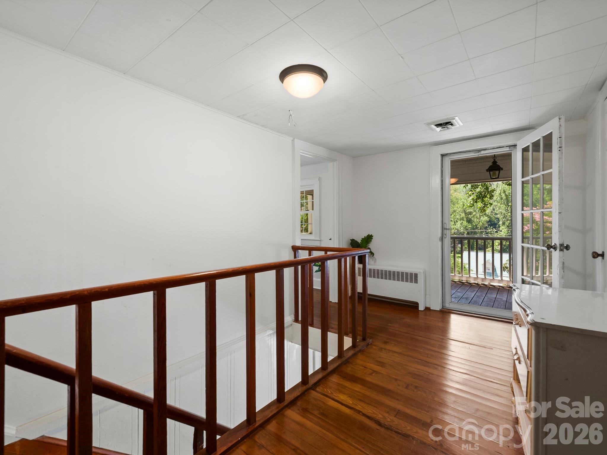 689 S Trade Street Property Photo 14