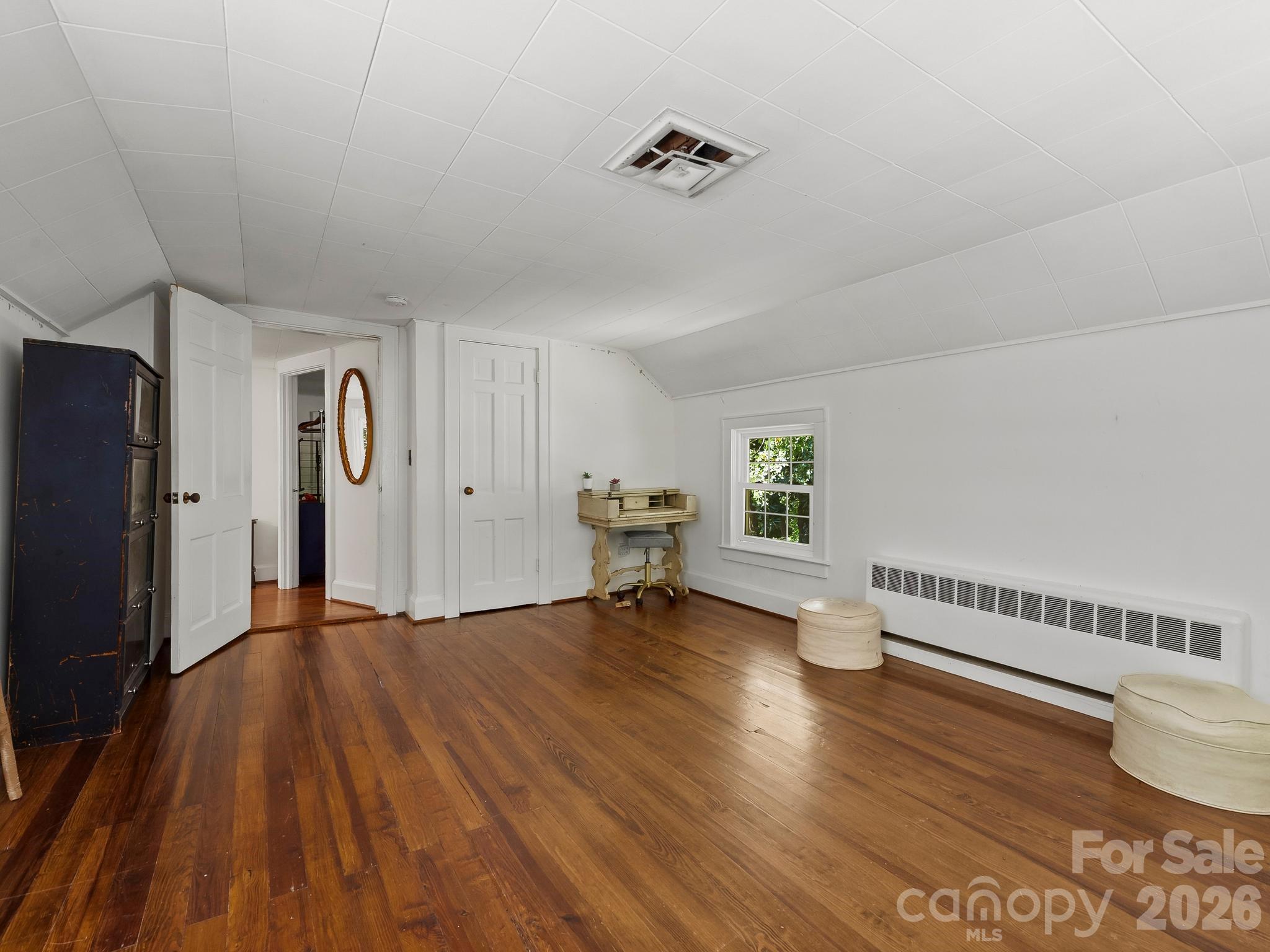 689 S Trade Street Property Photo 17