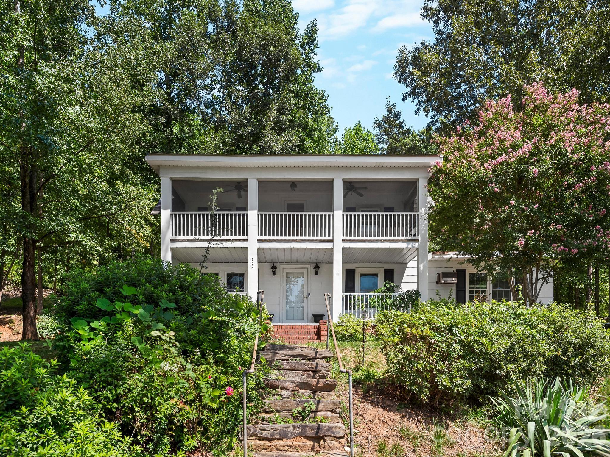 689 S Trade Street Property Photo 21