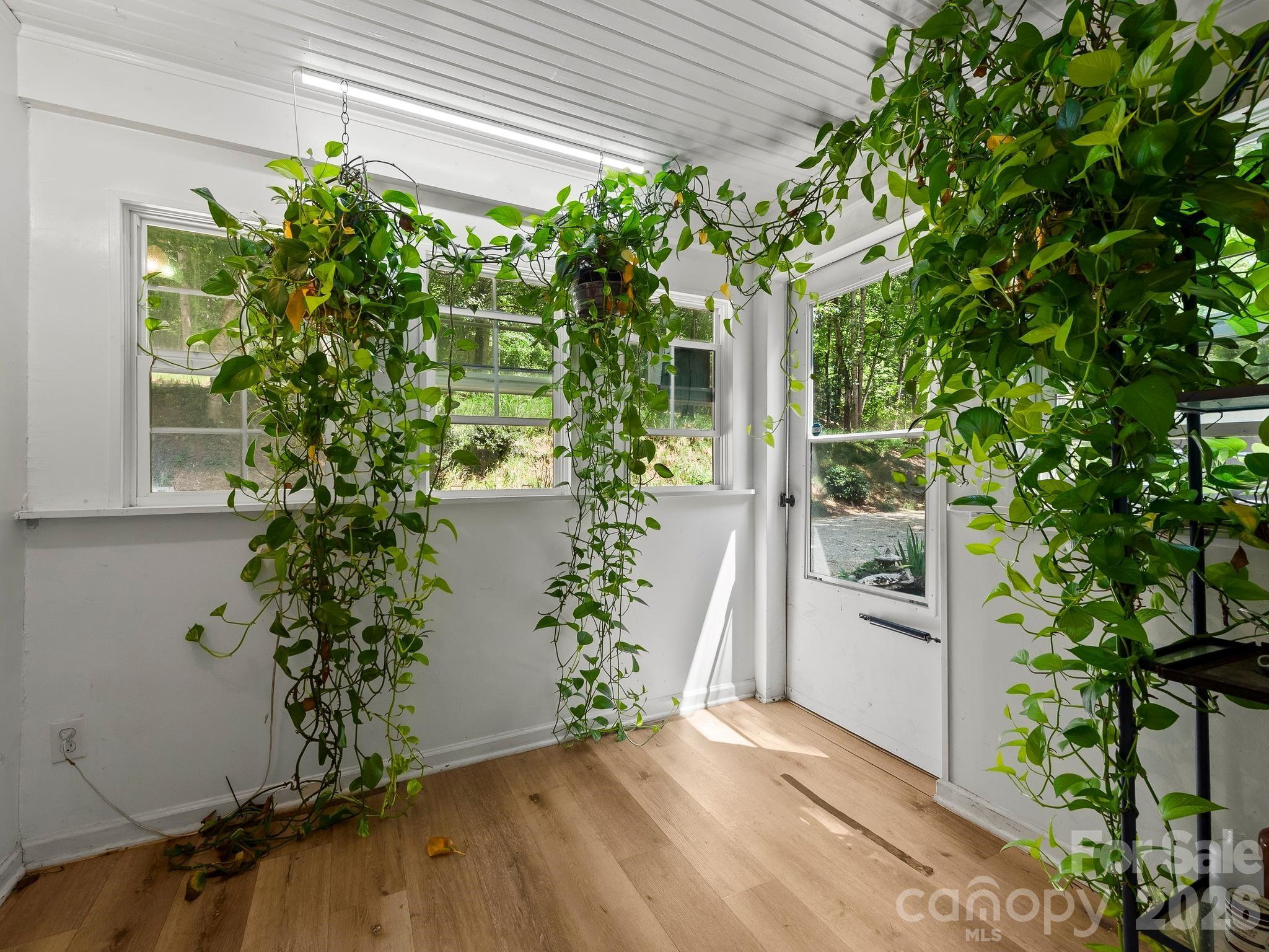689 S Trade Street Property Photo 22