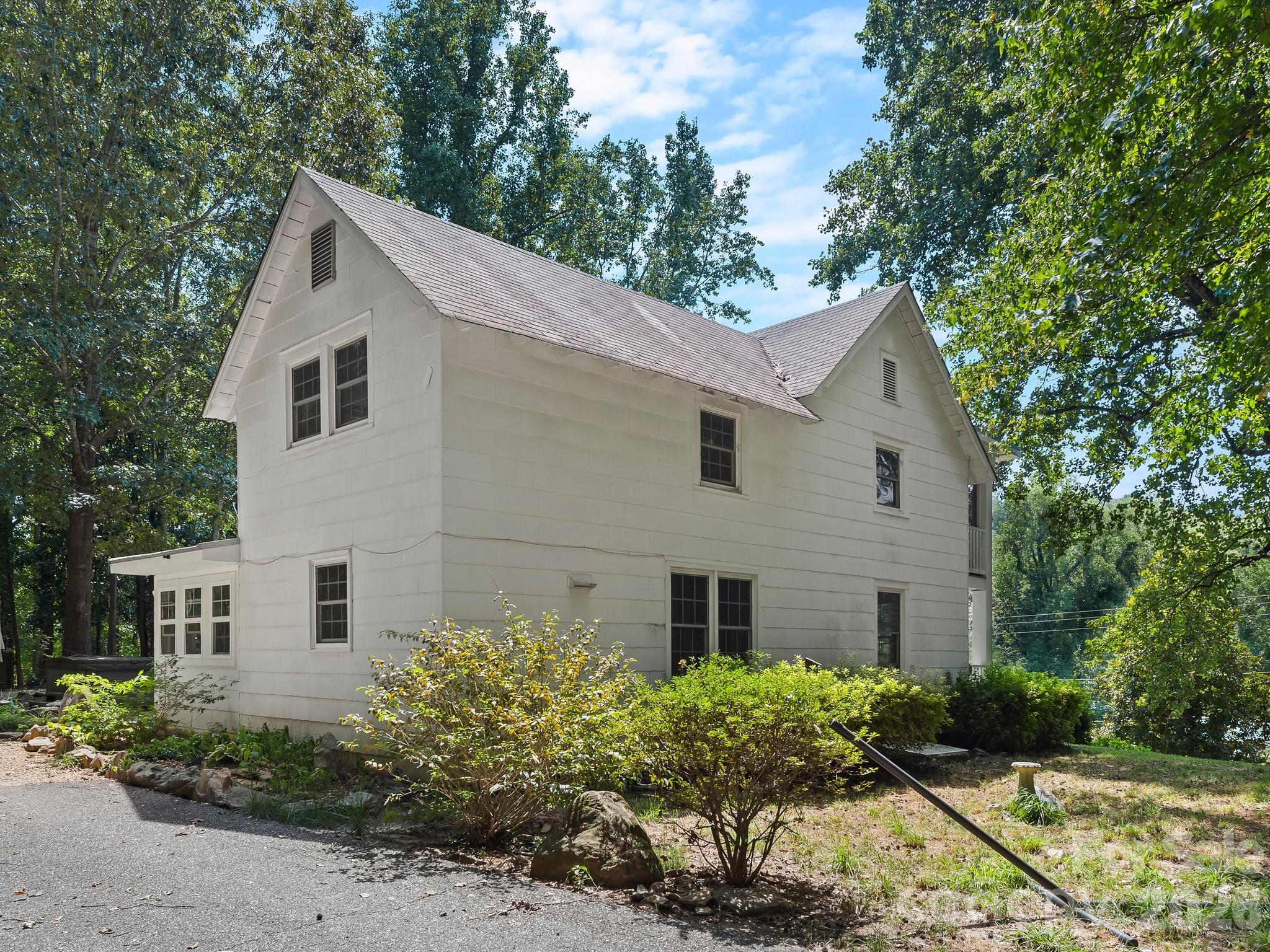 689 S Trade Street Property Photo 23