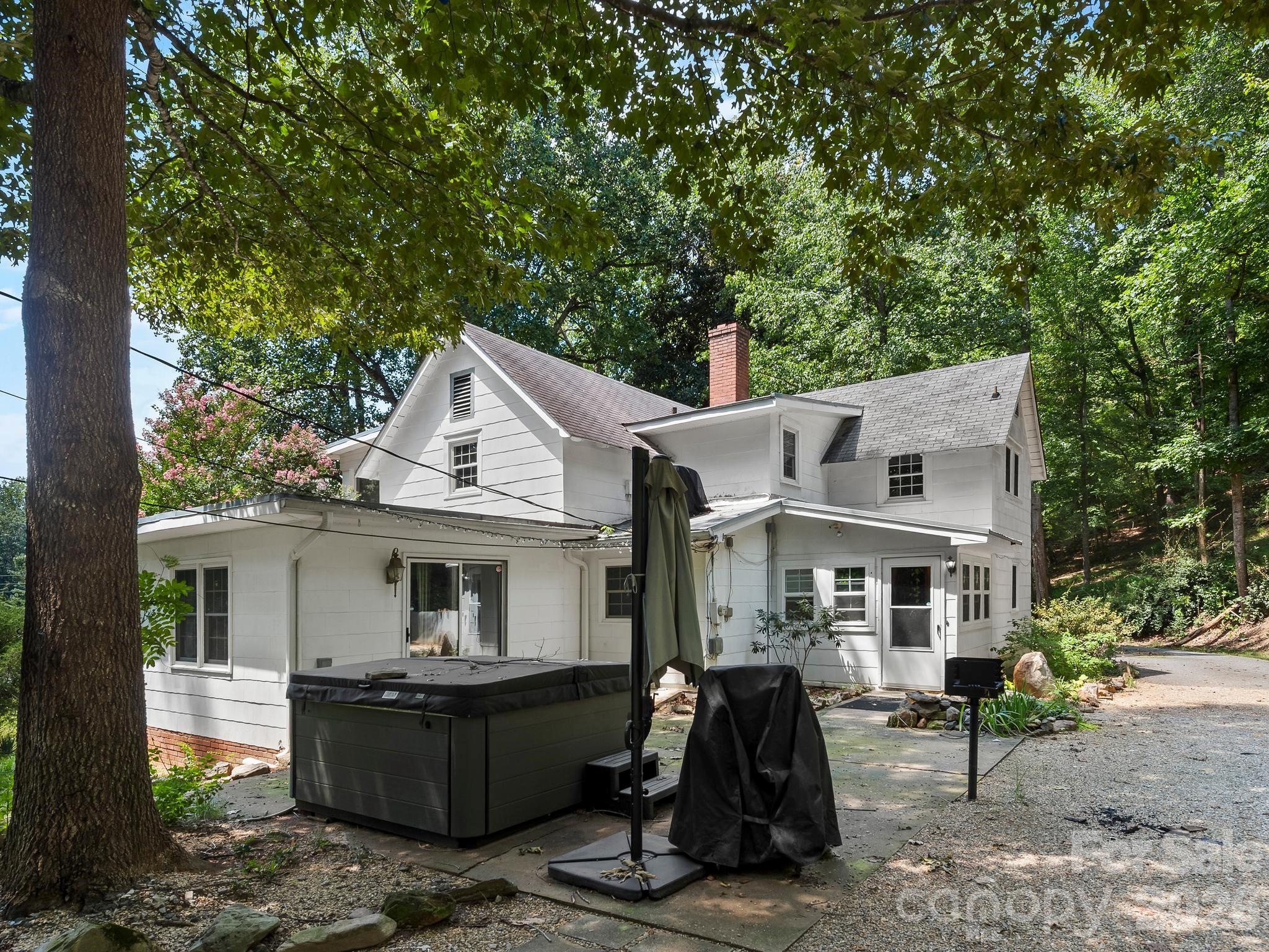 689 S Trade Street Property Photo 24