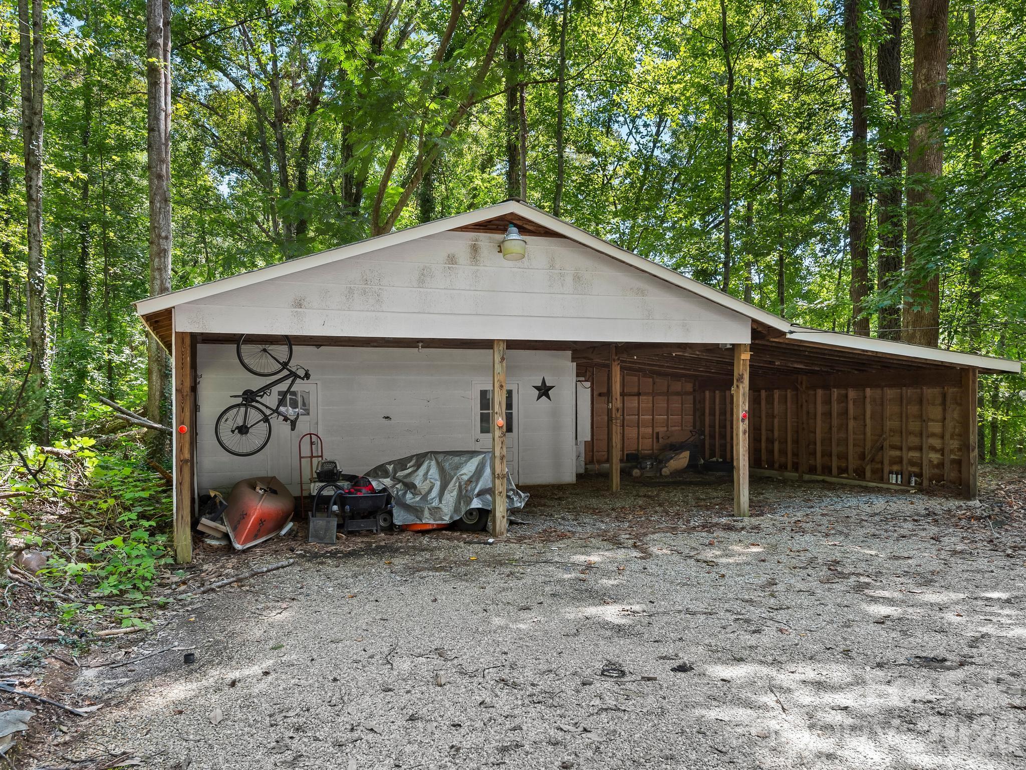 689 S Trade Street Property Photo 28