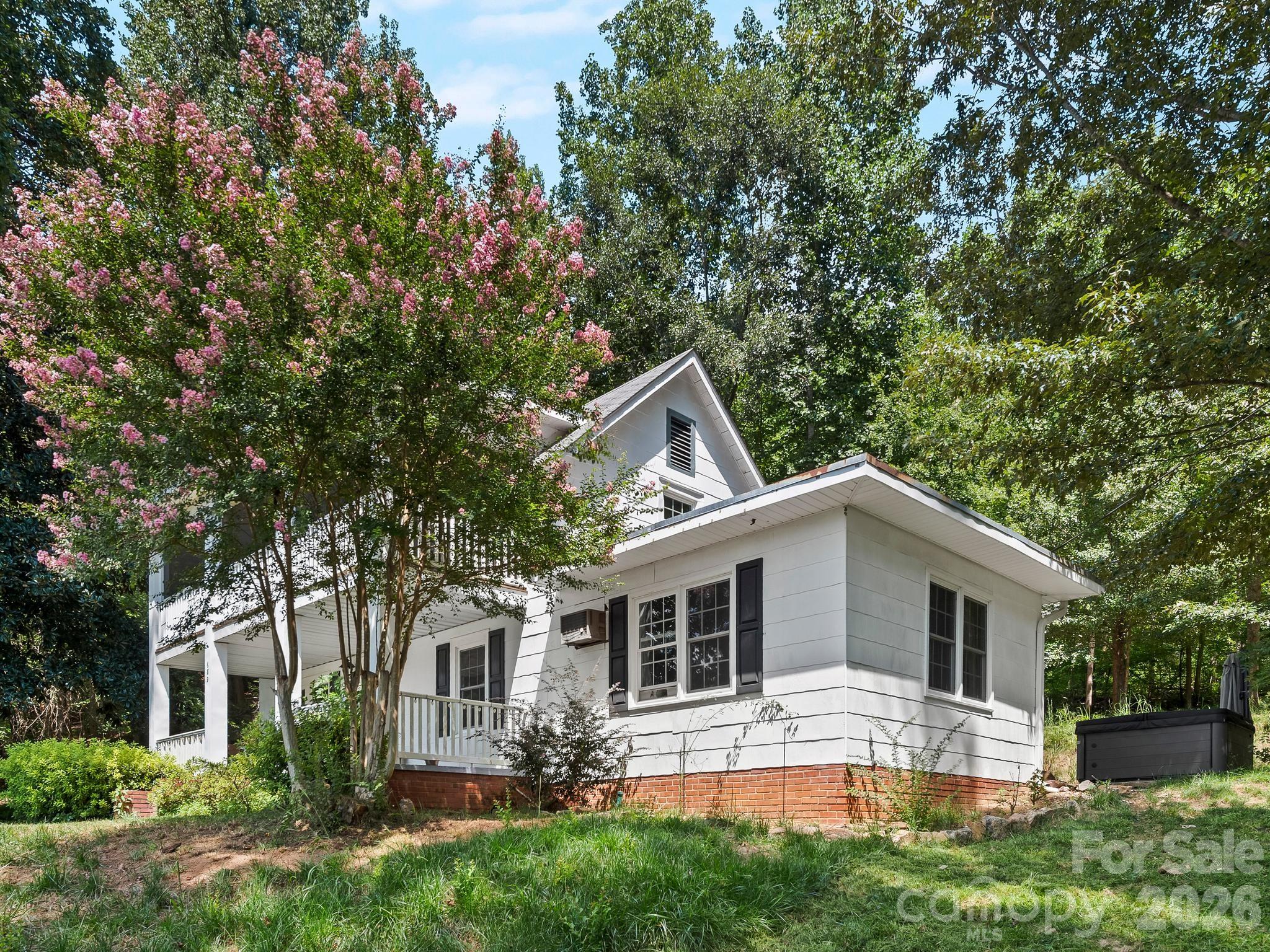 689 S Trade Street Property Photo 29