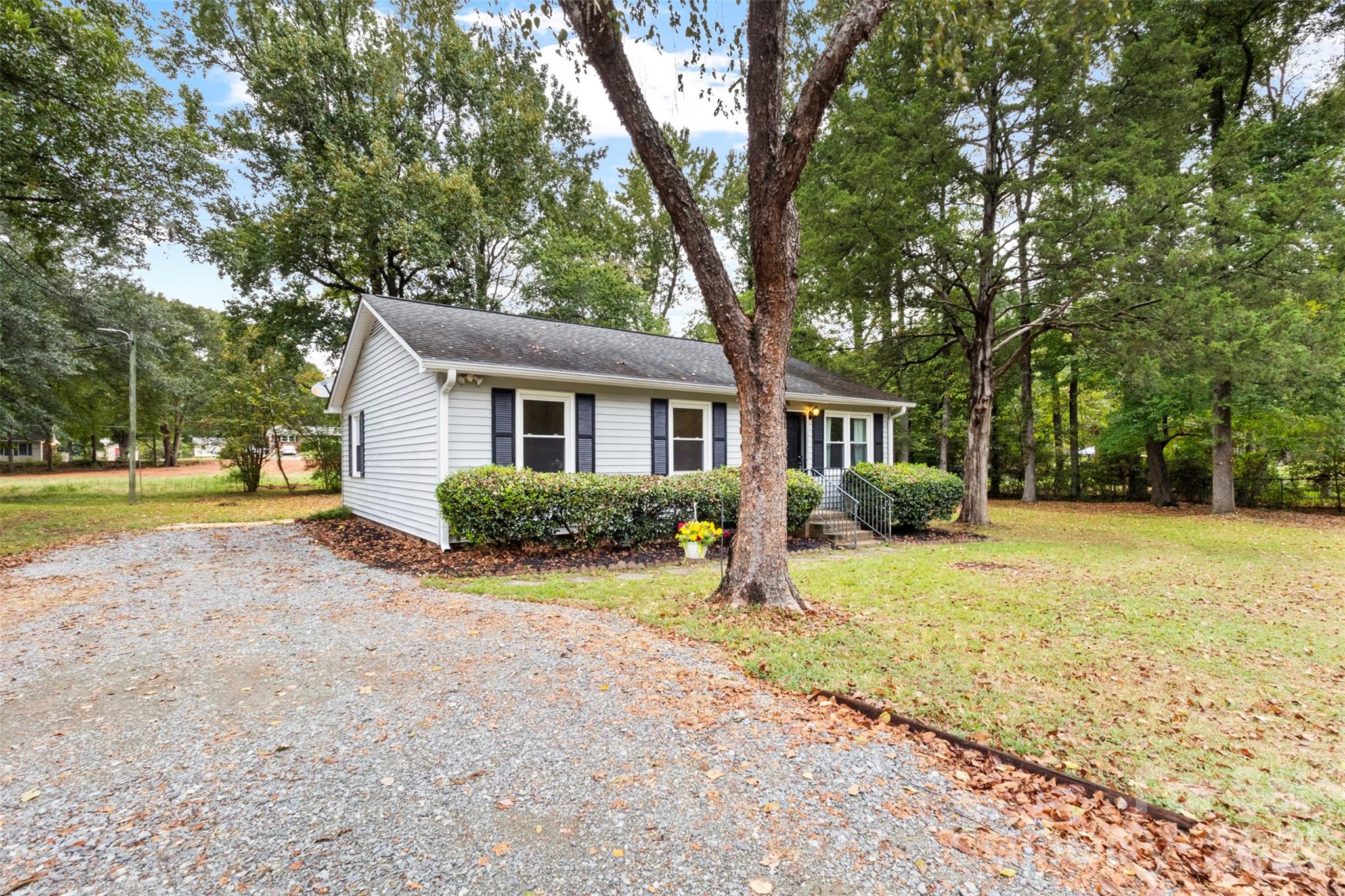 4012 Crestview Drive Property Photo 1