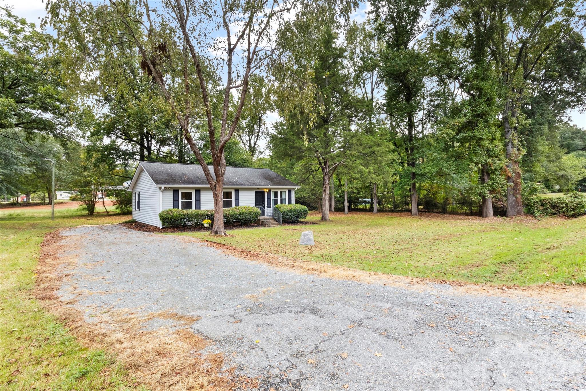 4012 Crestview Drive Property Photo 3