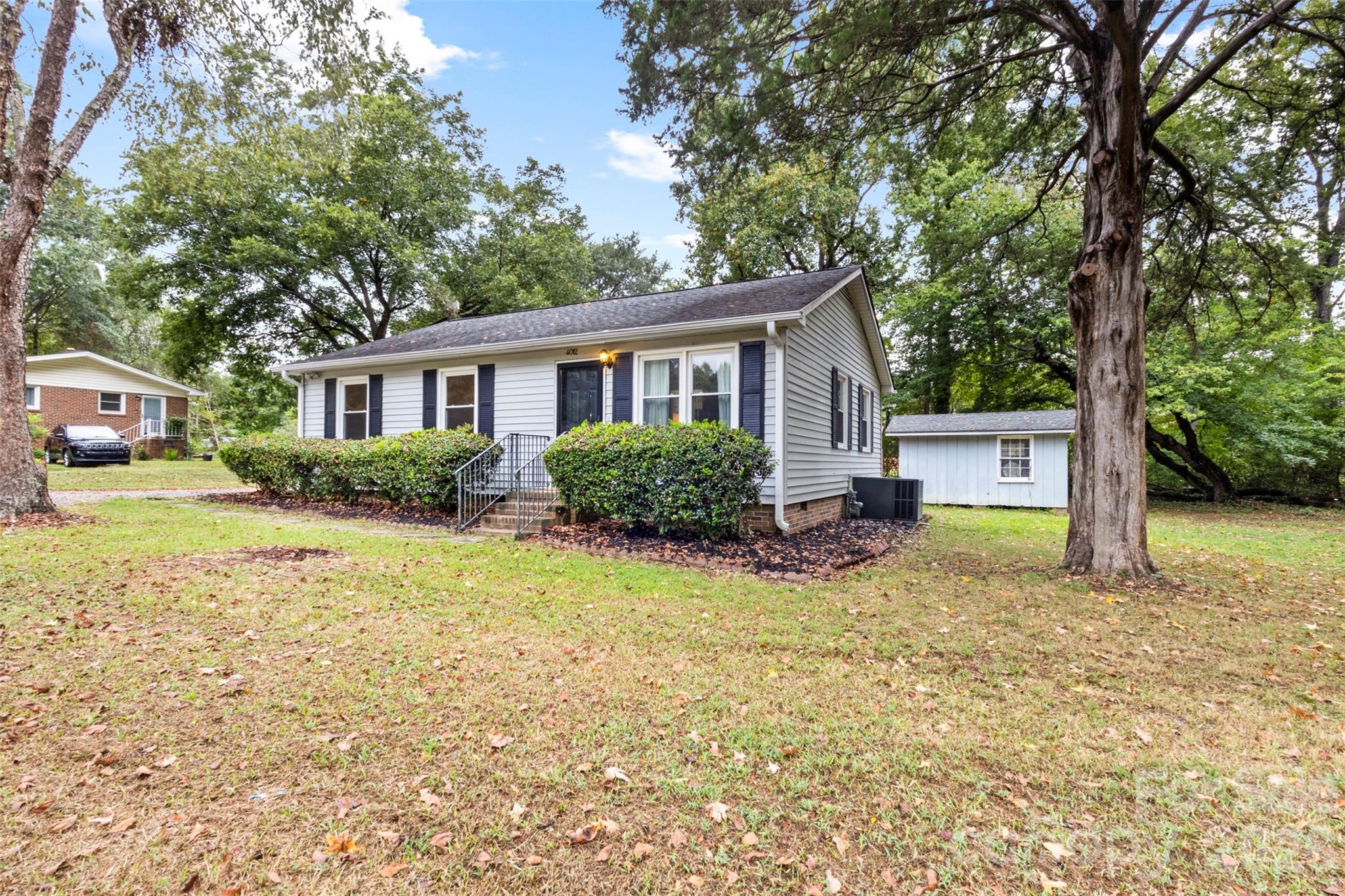 4012 Crestview Drive Property Photo 4