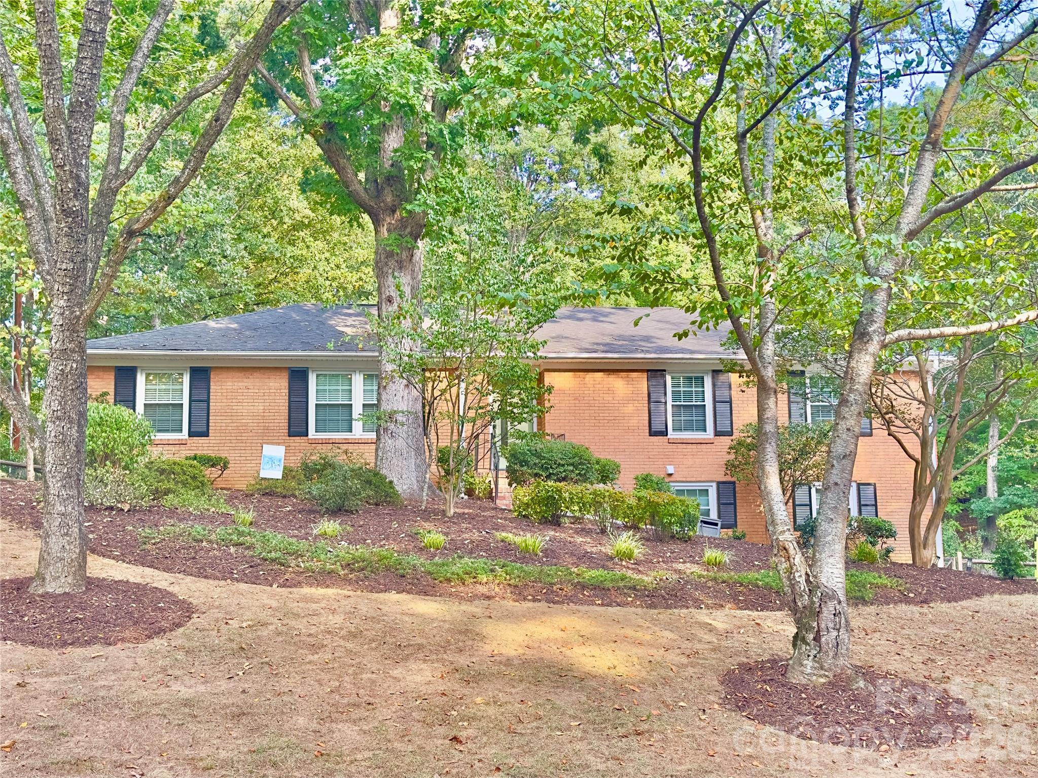 1814 Summerhill Drive Property Photo 1