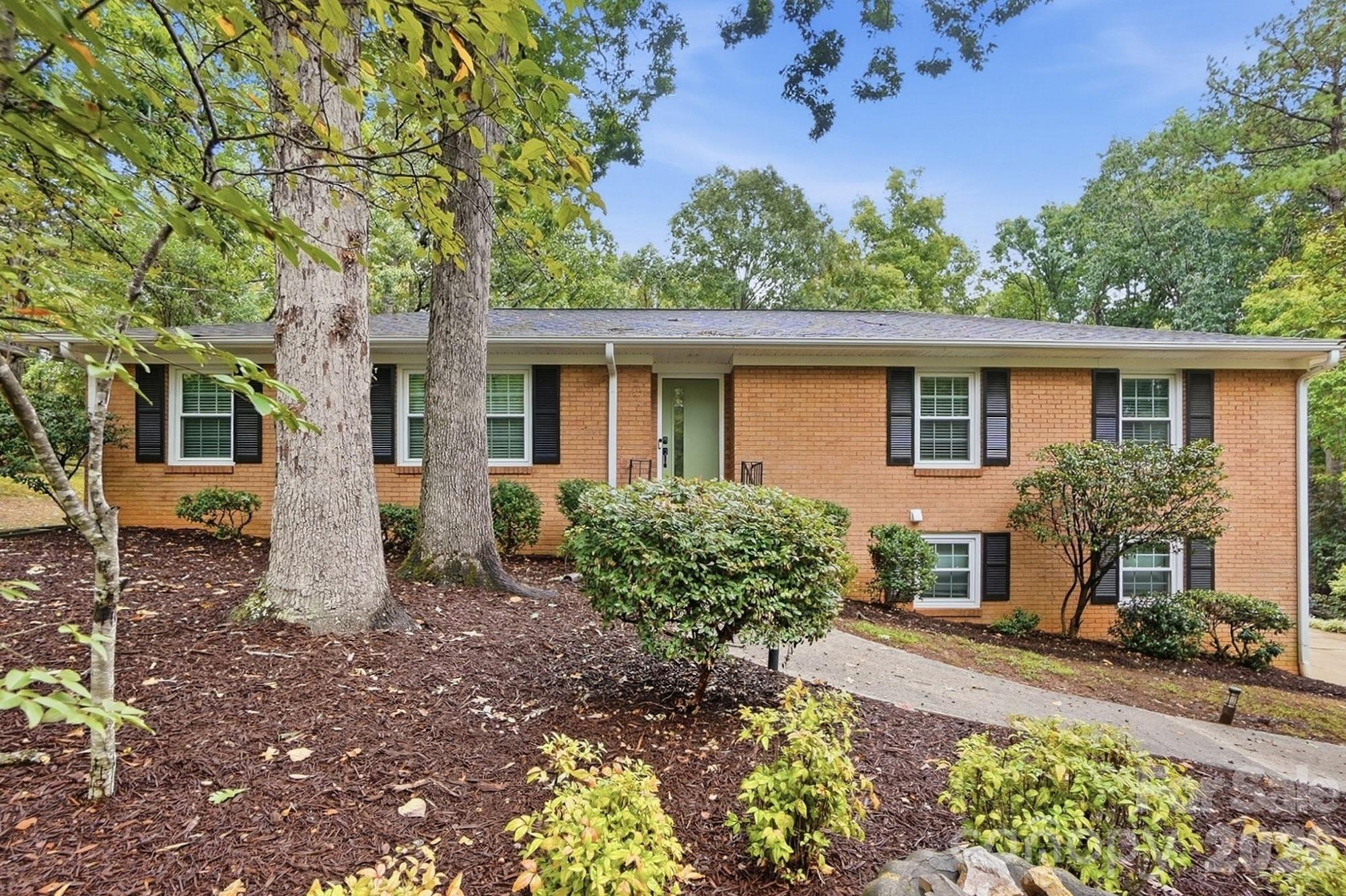 1814 Summerhill Drive Property Photo 1