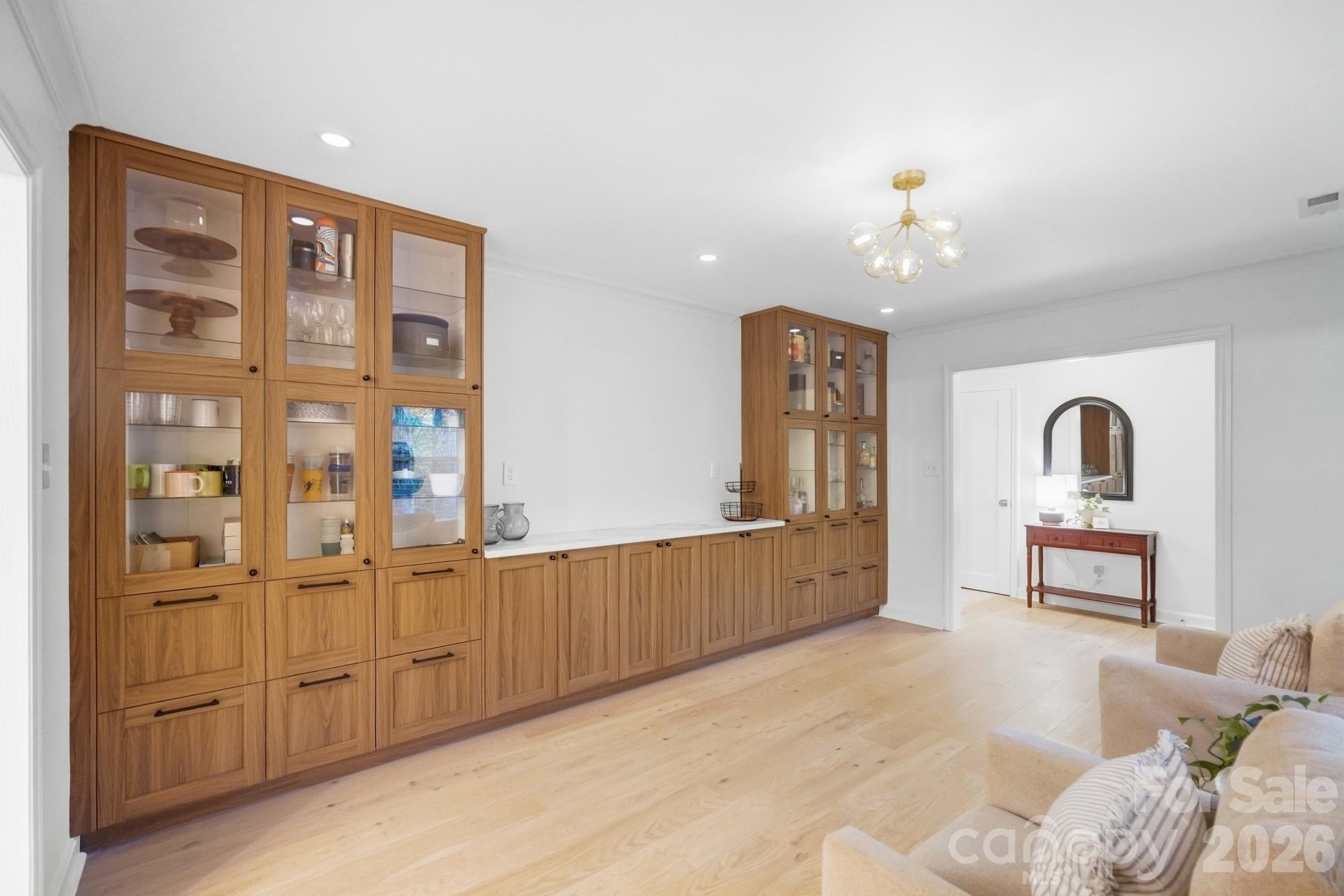 1814 Summerhill Drive Property Photo 6