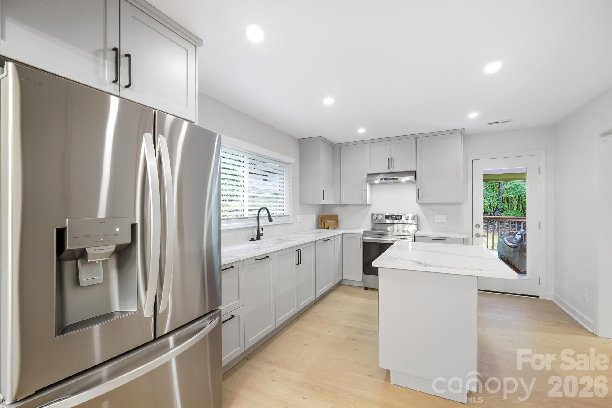 1814 Summerhill Drive Property Photo 8