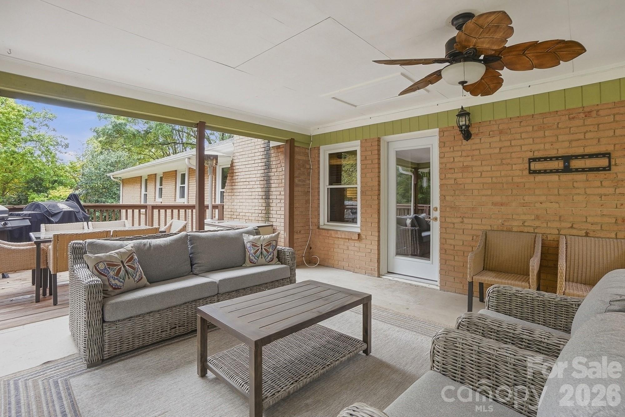 1814 Summerhill Drive Property Photo 39