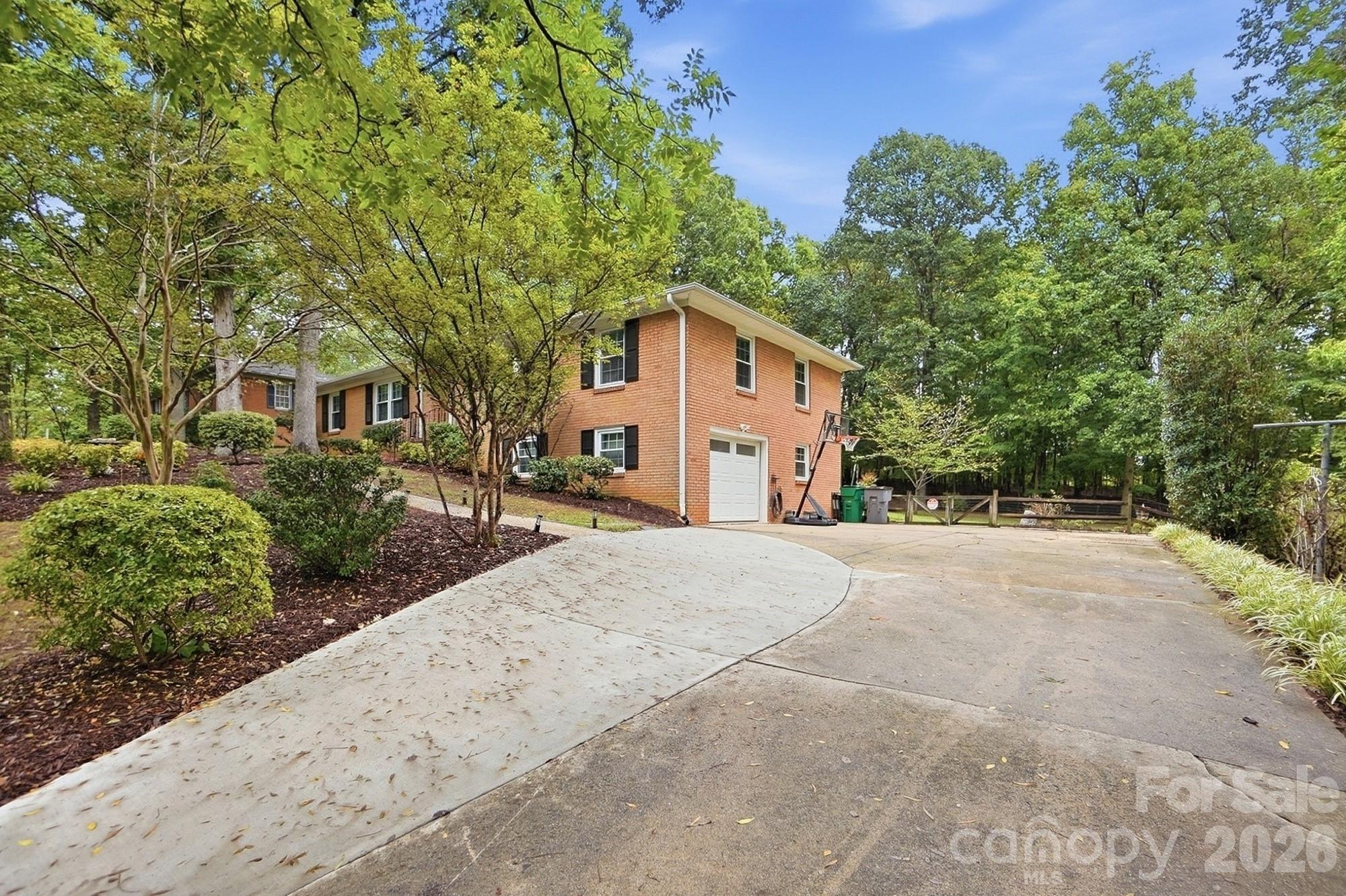 1814 Summerhill Drive Property Photo 46
