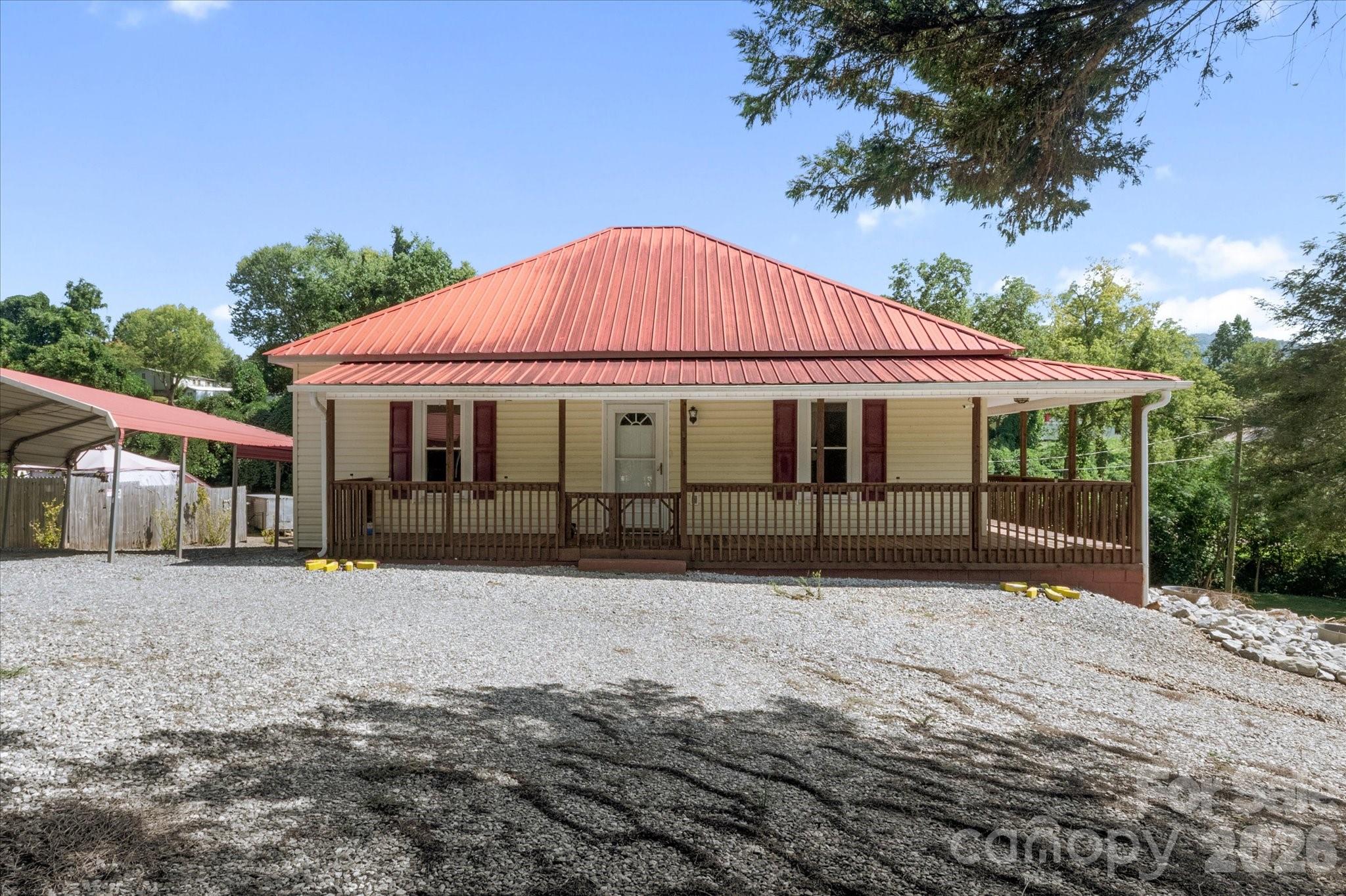 466 Miller Avenue Property Photo 3