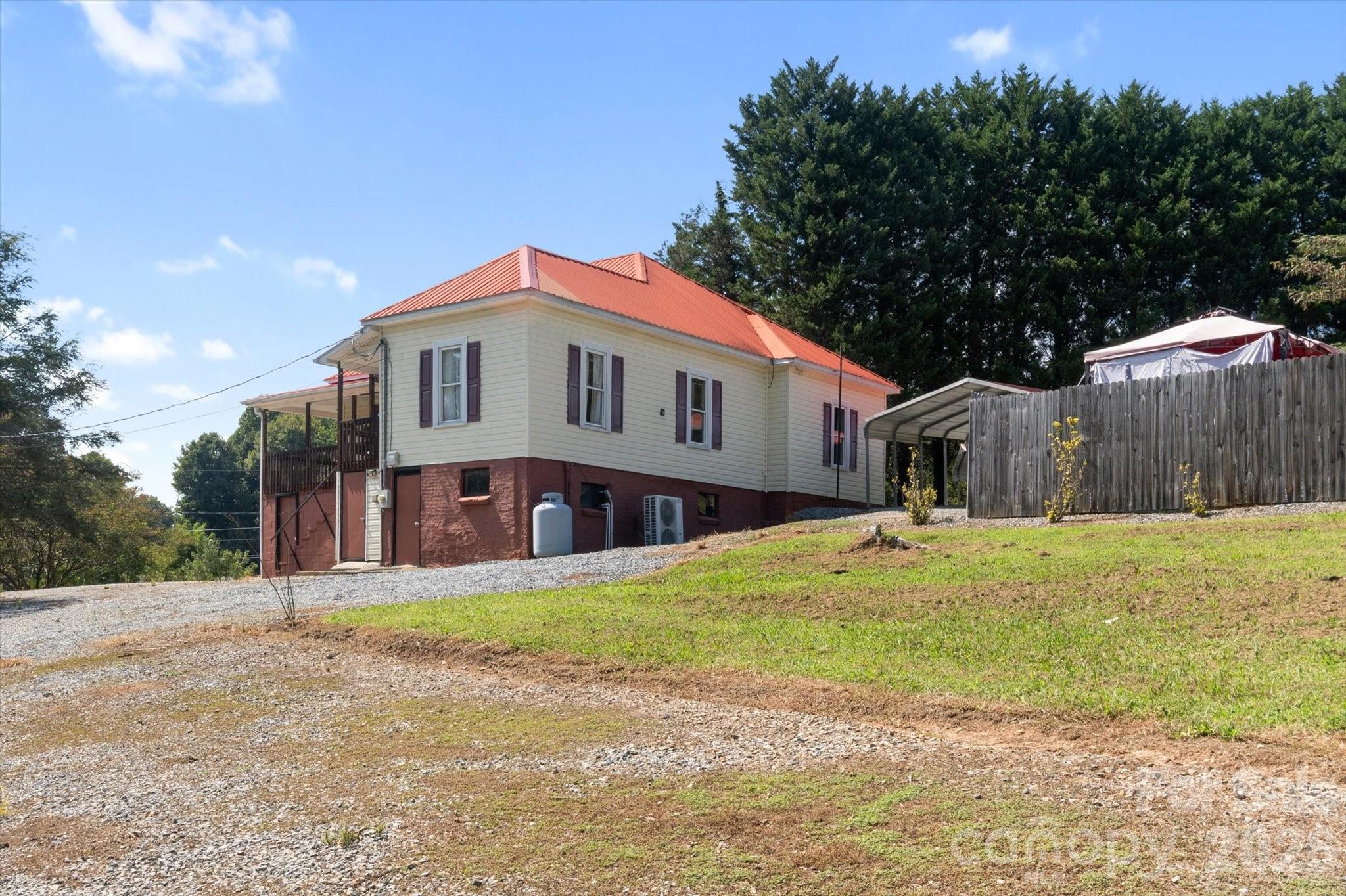 466 Miller Avenue Property Photo 4