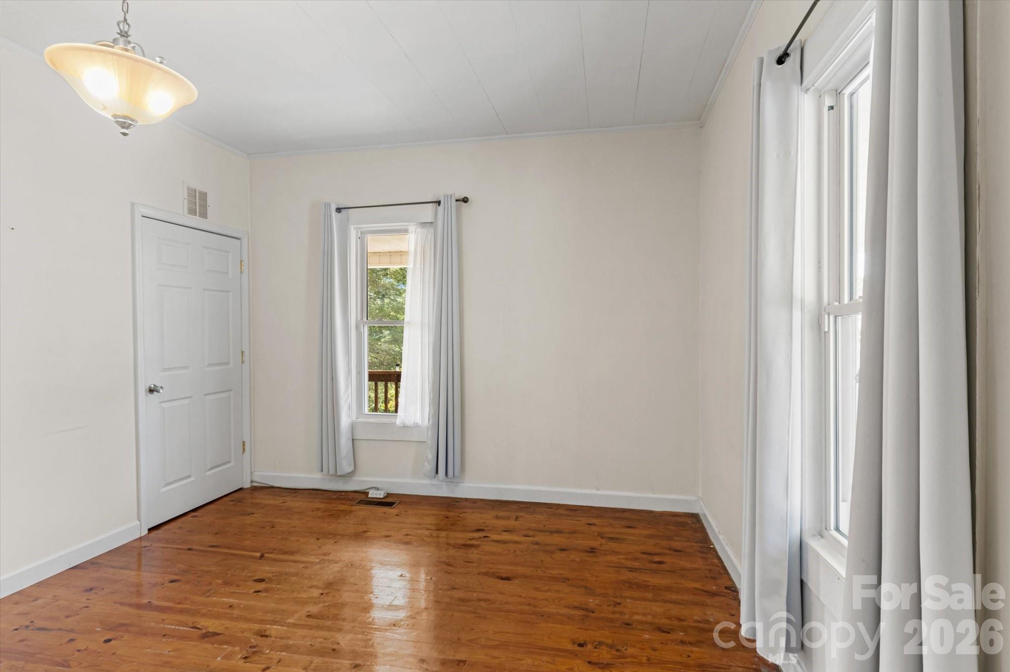 466 Miller Avenue Property Photo 8