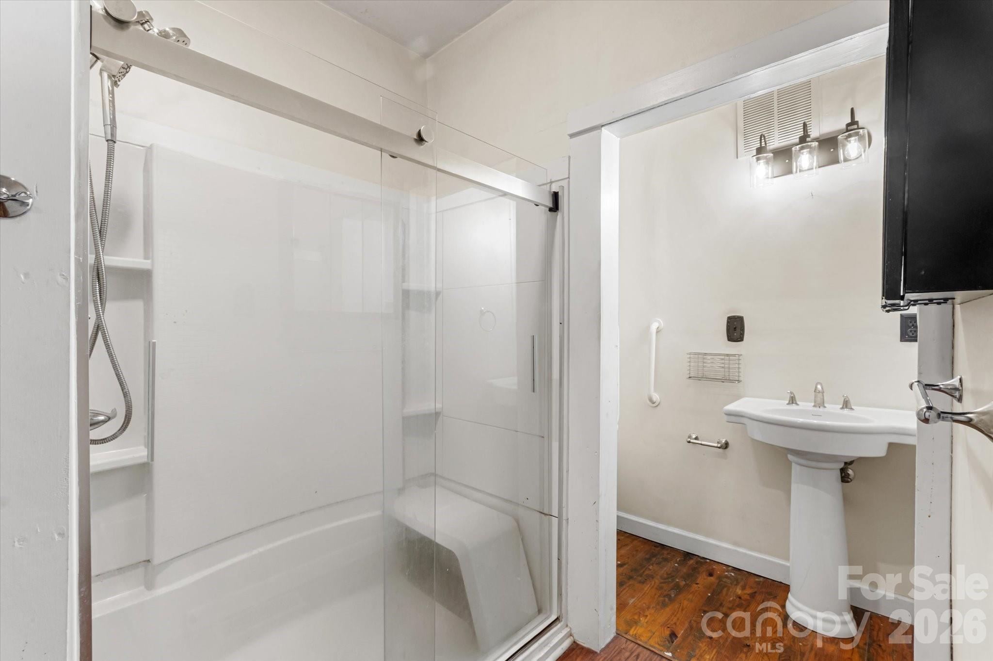 466 Miller Avenue Property Photo 9