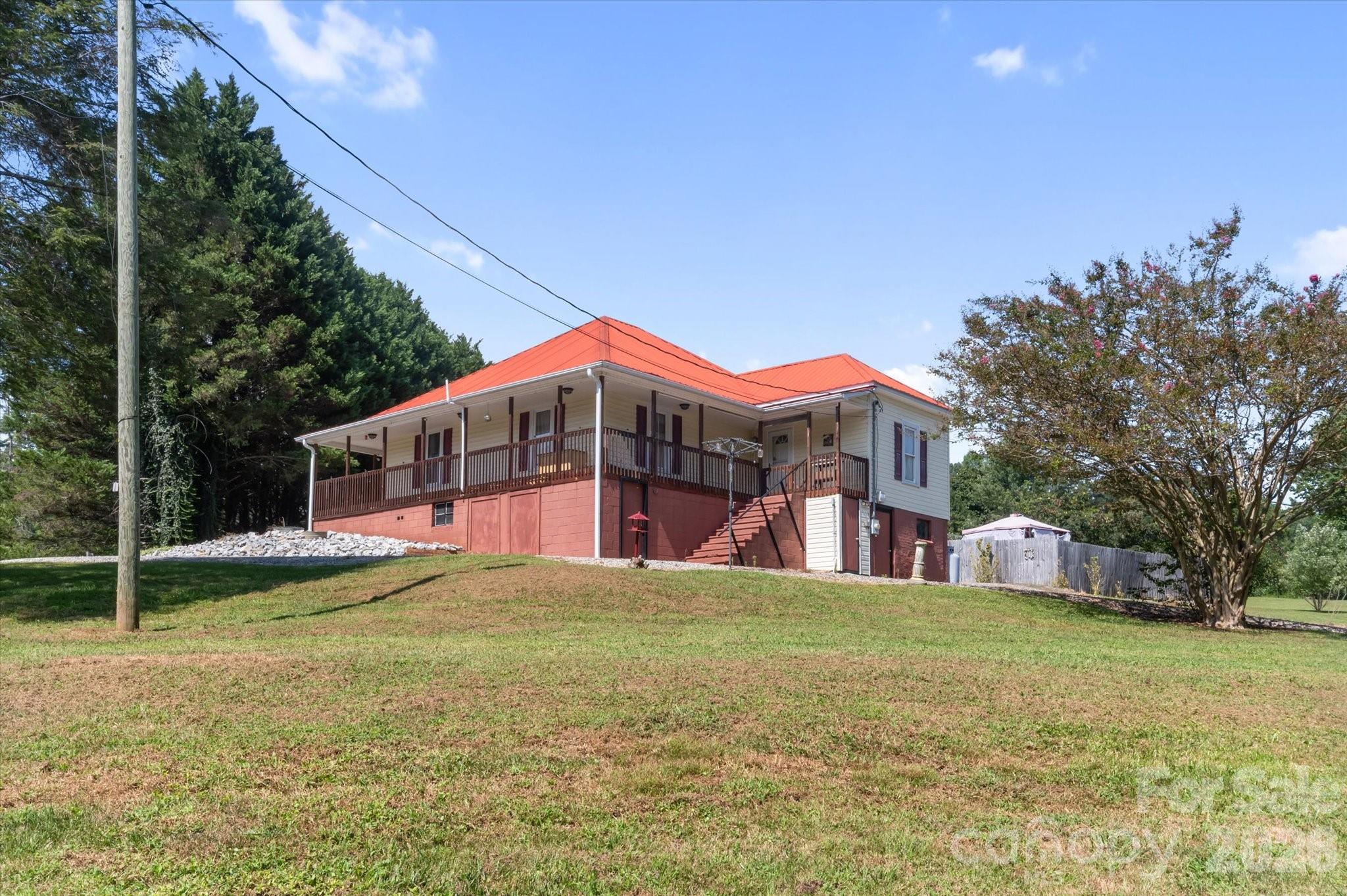 466 Miller Avenue Property Photo 38